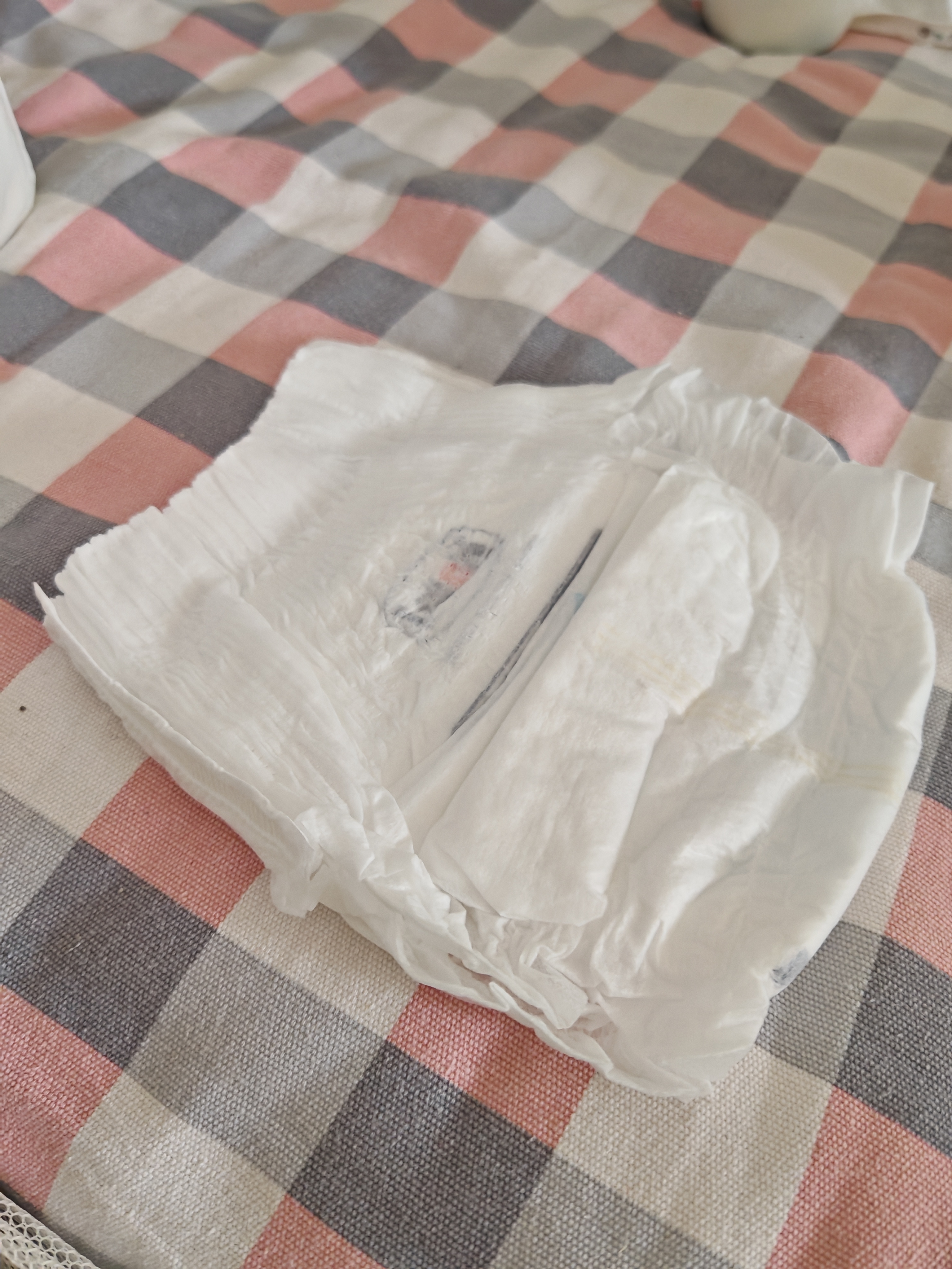 露安适（Lelch）黑金柔夜用纸尿裤L42片(9-14kg)柔护羽柔裤夏季超薄 婴儿尿不湿 实拍图