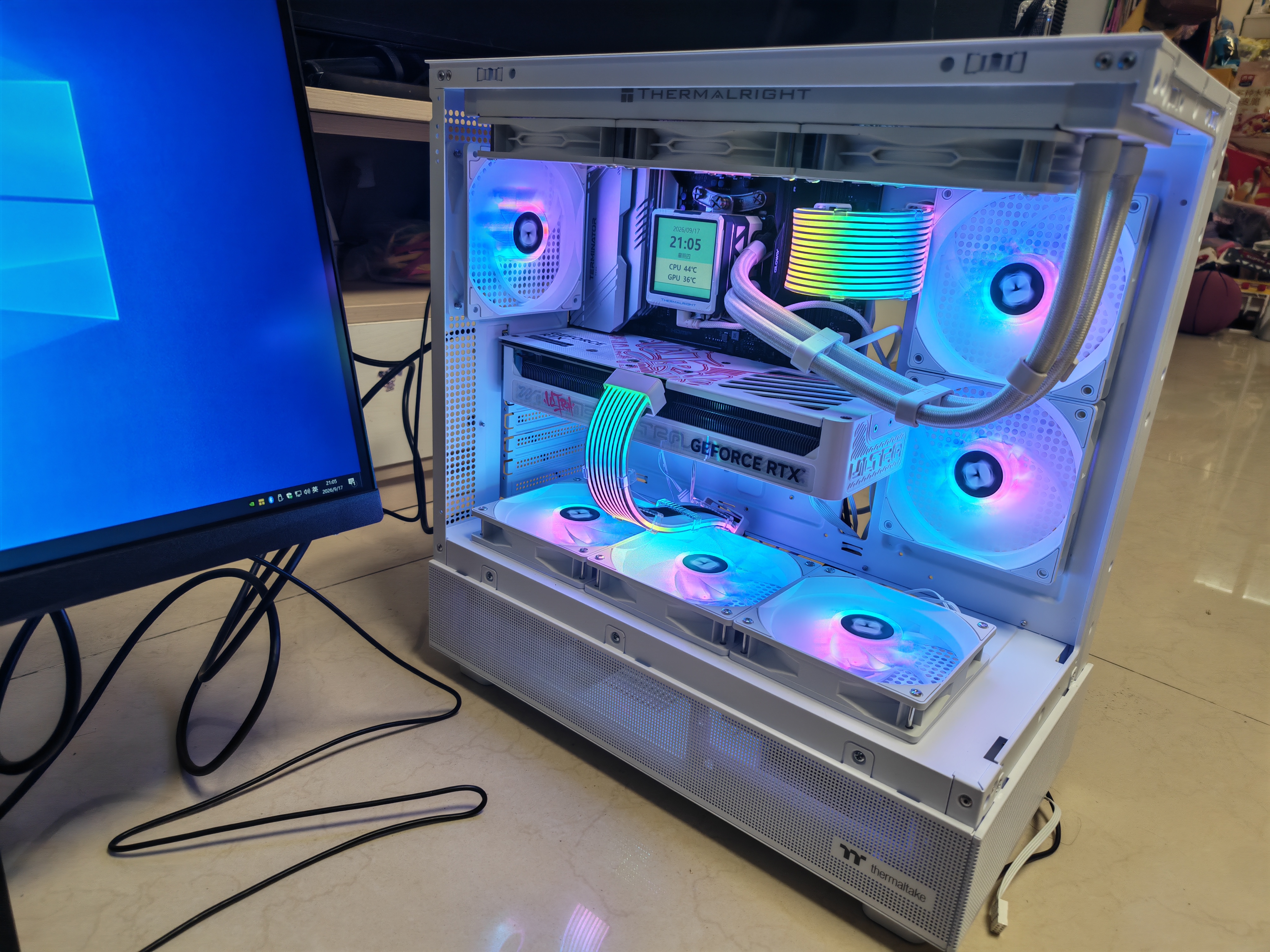 七彩虹（Colorful）iGame GeForce RTX 5060 Ultra W OC 8GB GDDR7 DLSS 4 电竞光追游戏设计电脑显卡 实拍图