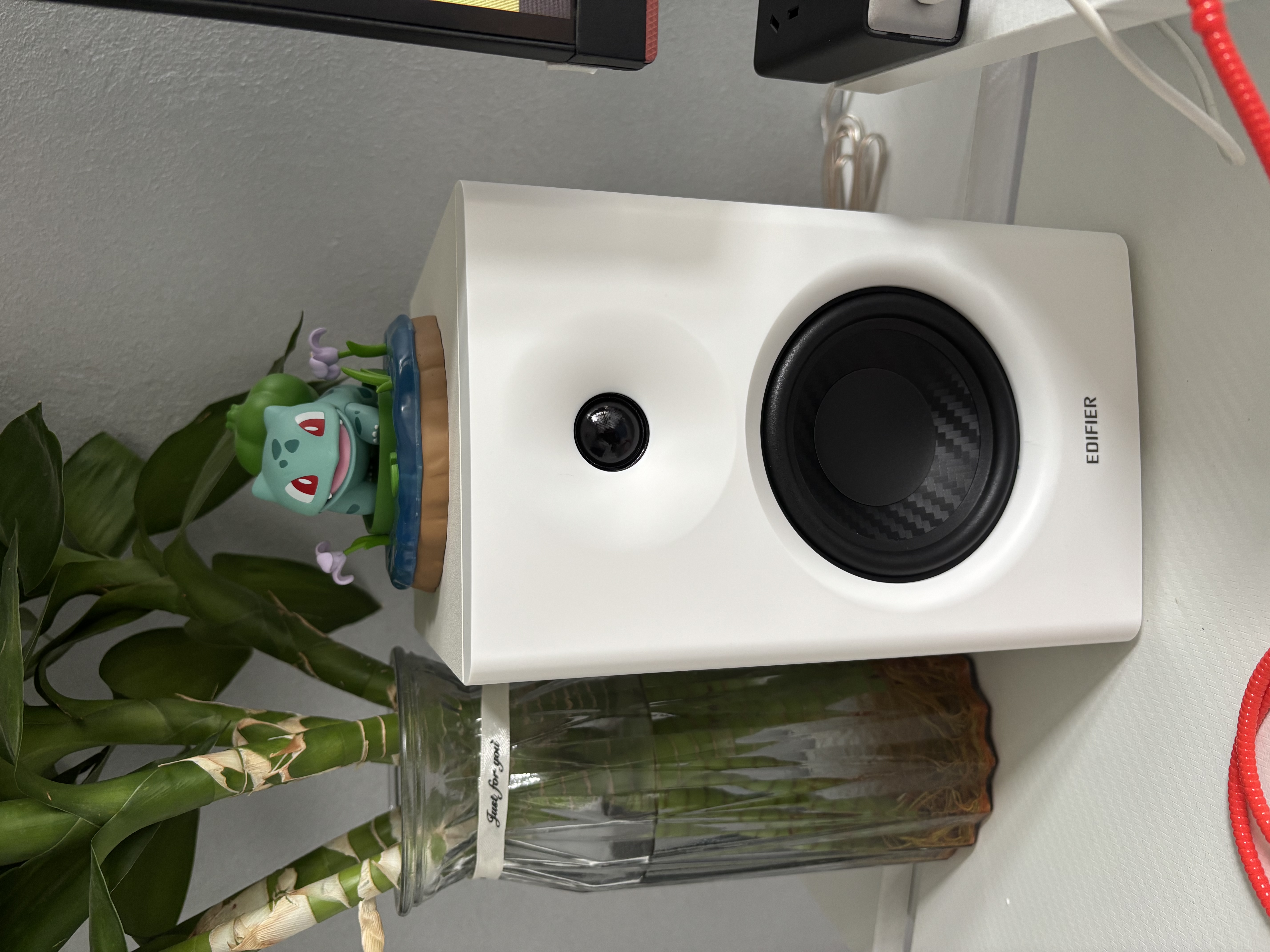 漫步者（EDIFIER）MR4 有源监听2.0音箱 高保真HIFI音质 多媒体电脑电视音响 桌面音响 白色 实拍图