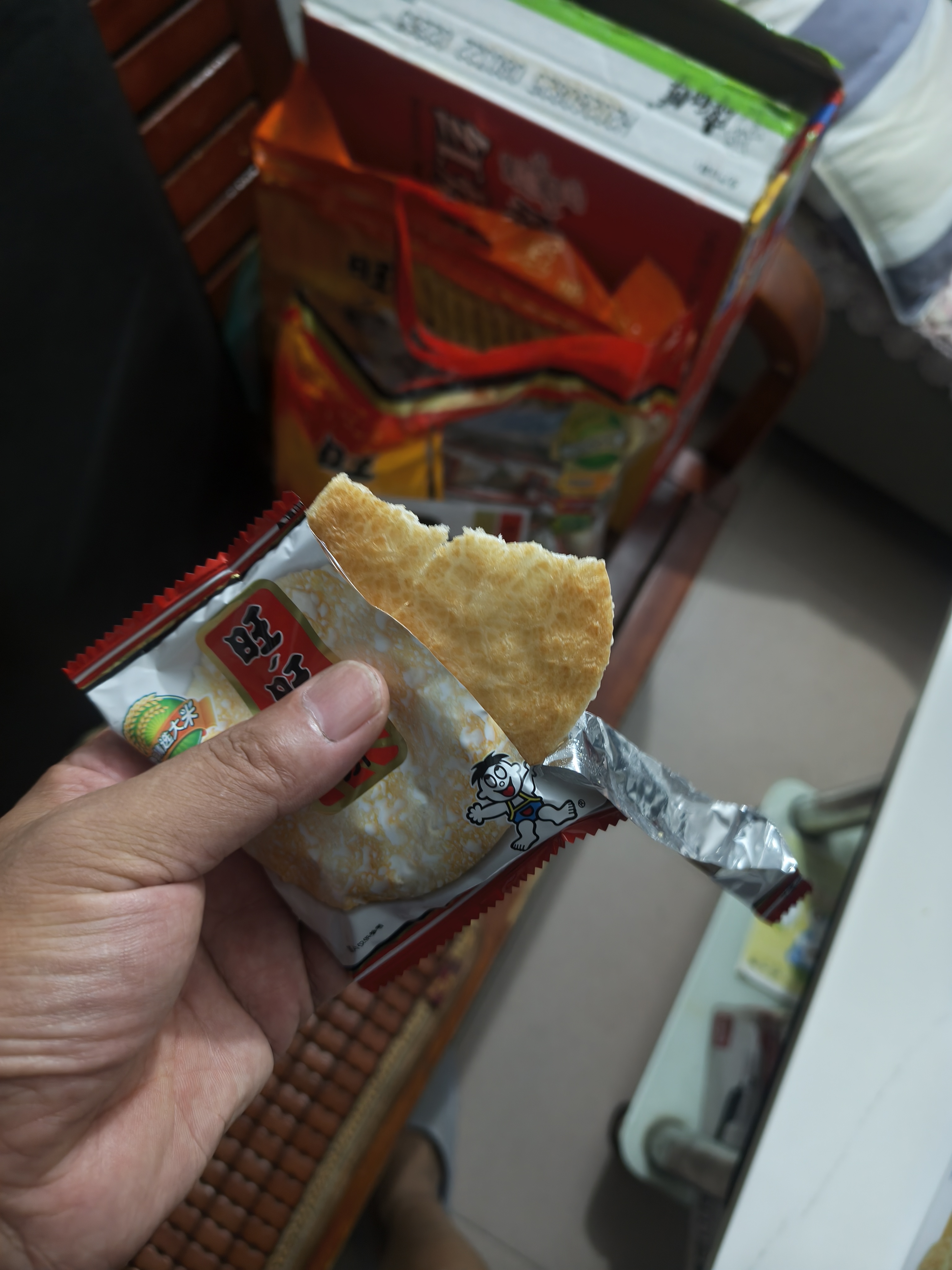 旺旺 雪饼仙贝520g大包装年货节送礼儿童休闲膨化大礼包米果解馋零食 （共约120包） 520g*2袋 【雪饼/仙贝混合】 实拍图