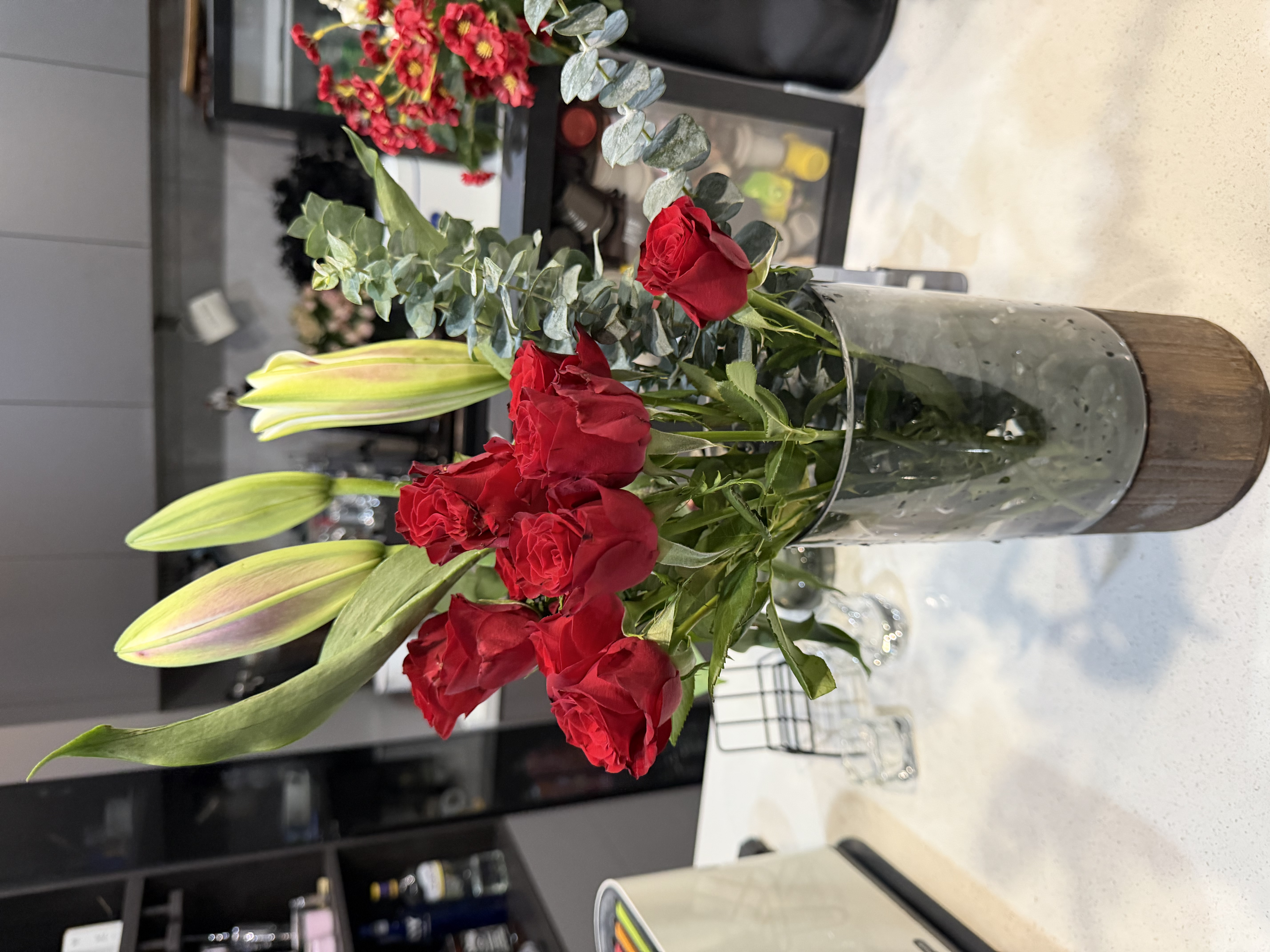 京东鲜花玫瑰10枝+百合3朵+尤加利5枝鲜切花礼物鲜花源头直发 实拍图