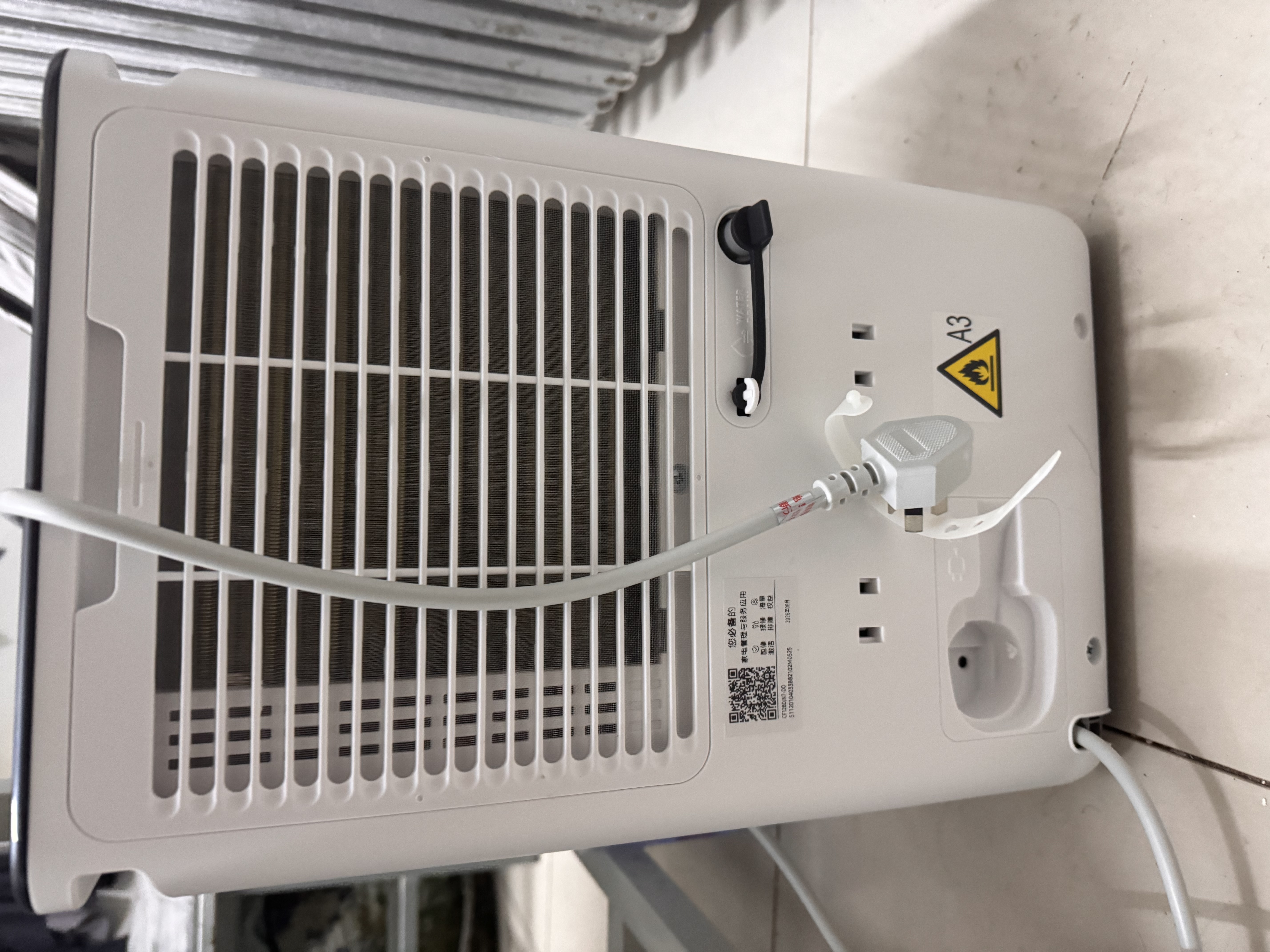 美的（Midea）除湿机/抽湿机12升/天 自营家用20㎡轻音小型回南天客厅卧室内防潮专用干衣吸湿器CF12BD/N7-DO 实拍图