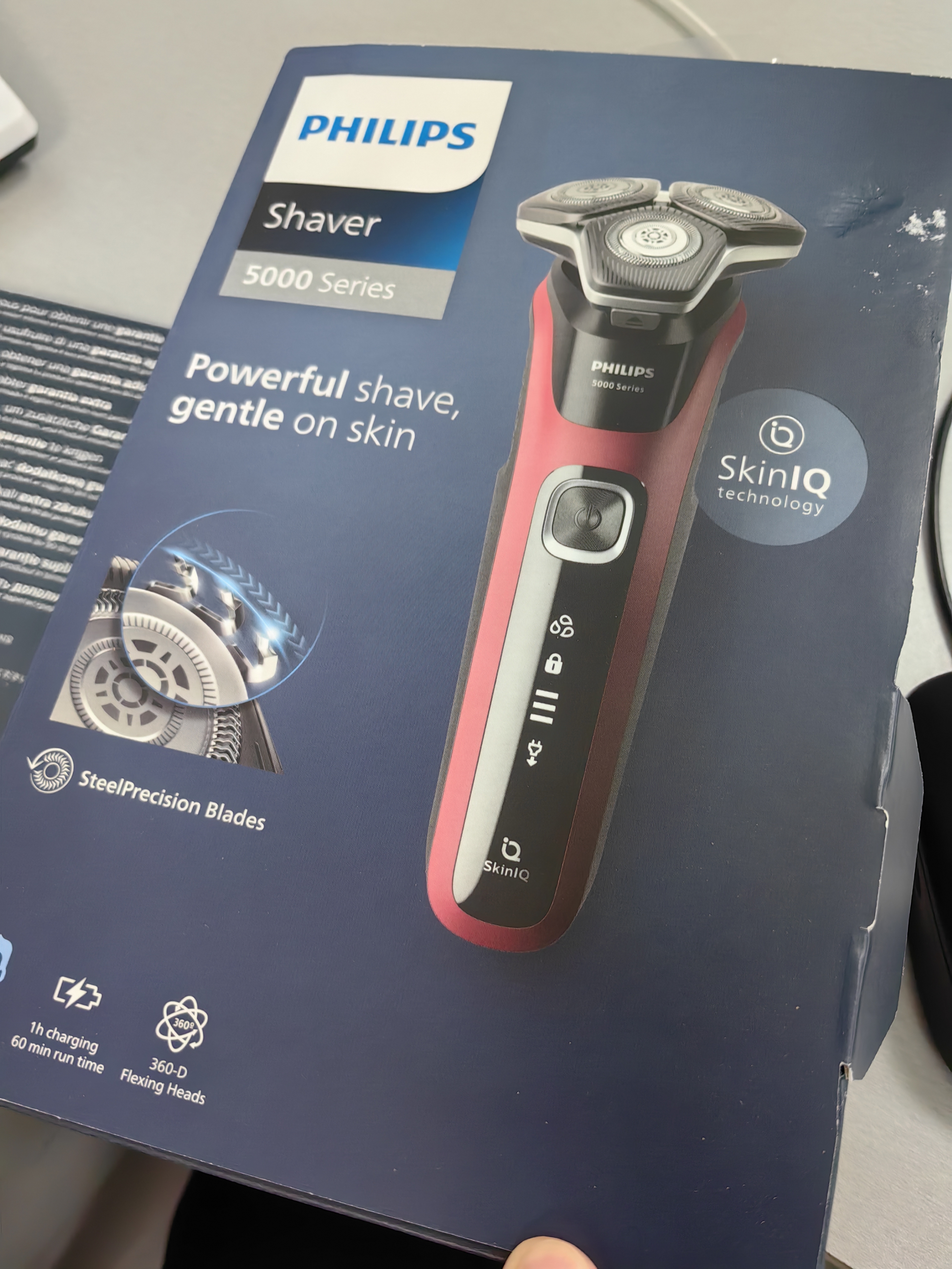 飞利浦（PHILIPS）【中秋礼品】电动剃须刀男士刮胡刀 旋护5系pro 荷兰原装进口旋转剃须刀 可水洗 S5883 送长辈父母 实拍图
