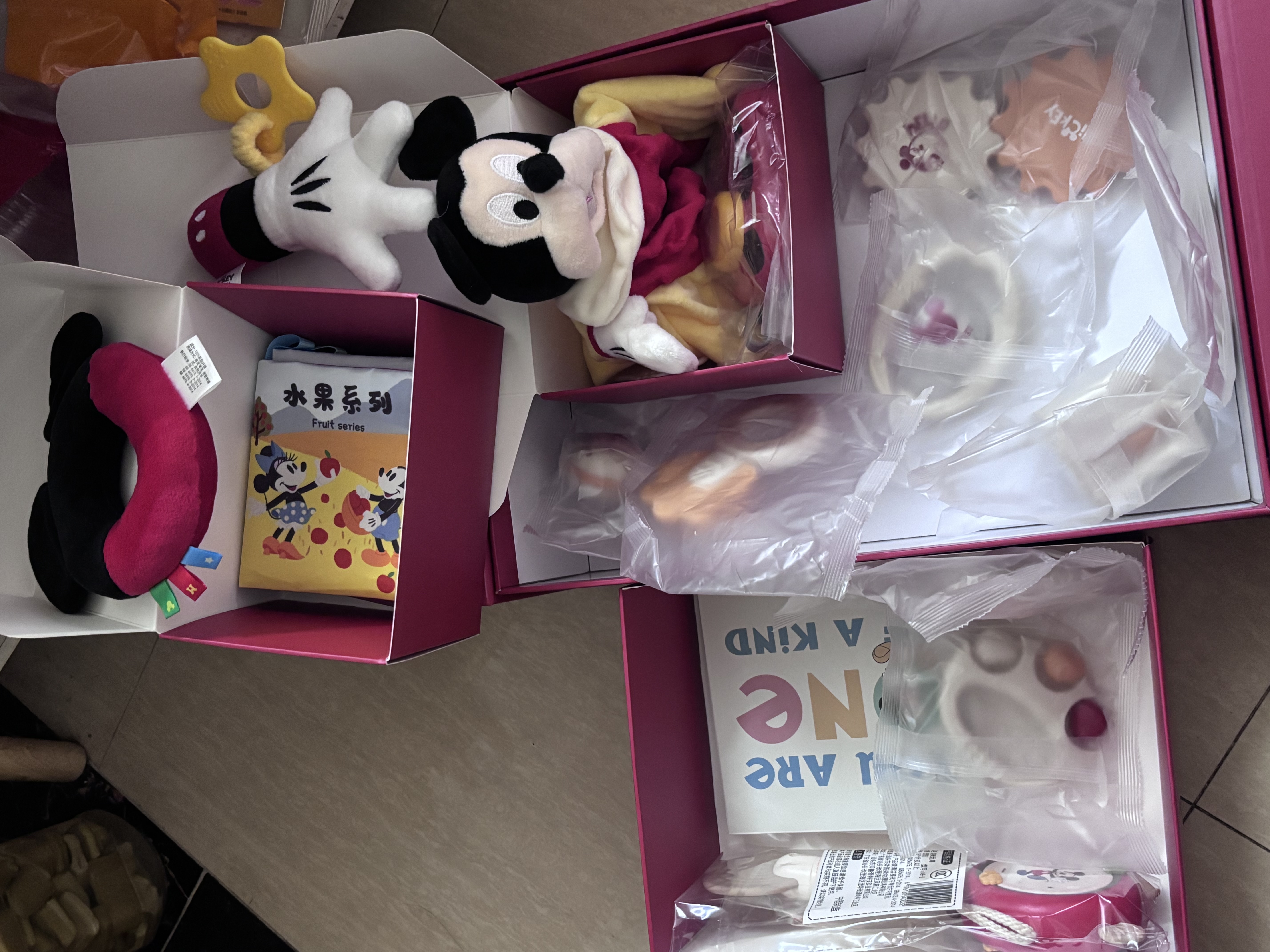 迪士尼（Disney）新生婴儿礼盒见面礼高档满月宝宝礼物安抚巾拨浪鼓玩具0-6个月 实拍图