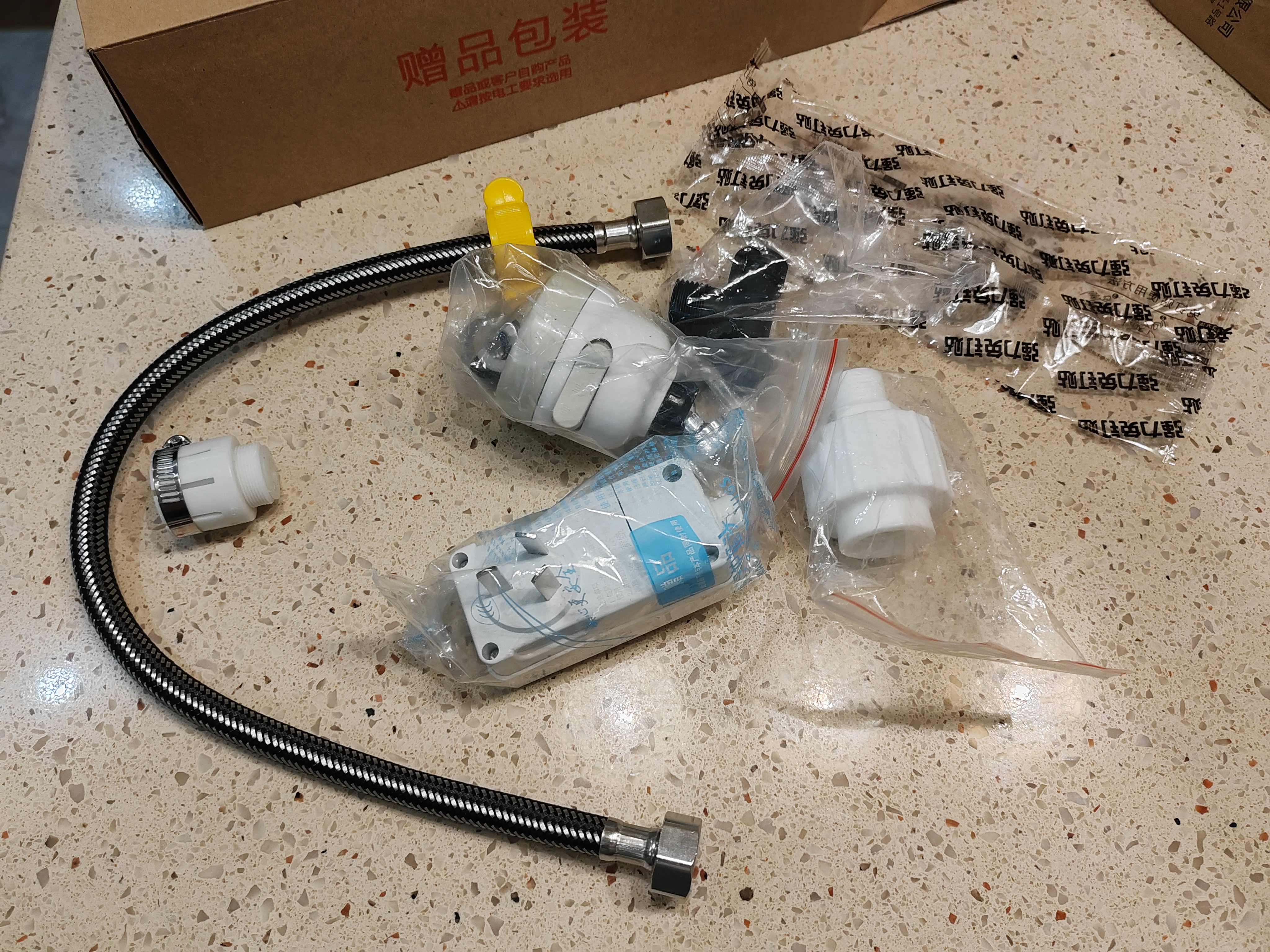 创维（Skyworth）即热式小厨宝3500W速热电热水器厨房小型电热水龙头变频恒温卫生间台下家用热水宝免储水D841 实拍图
