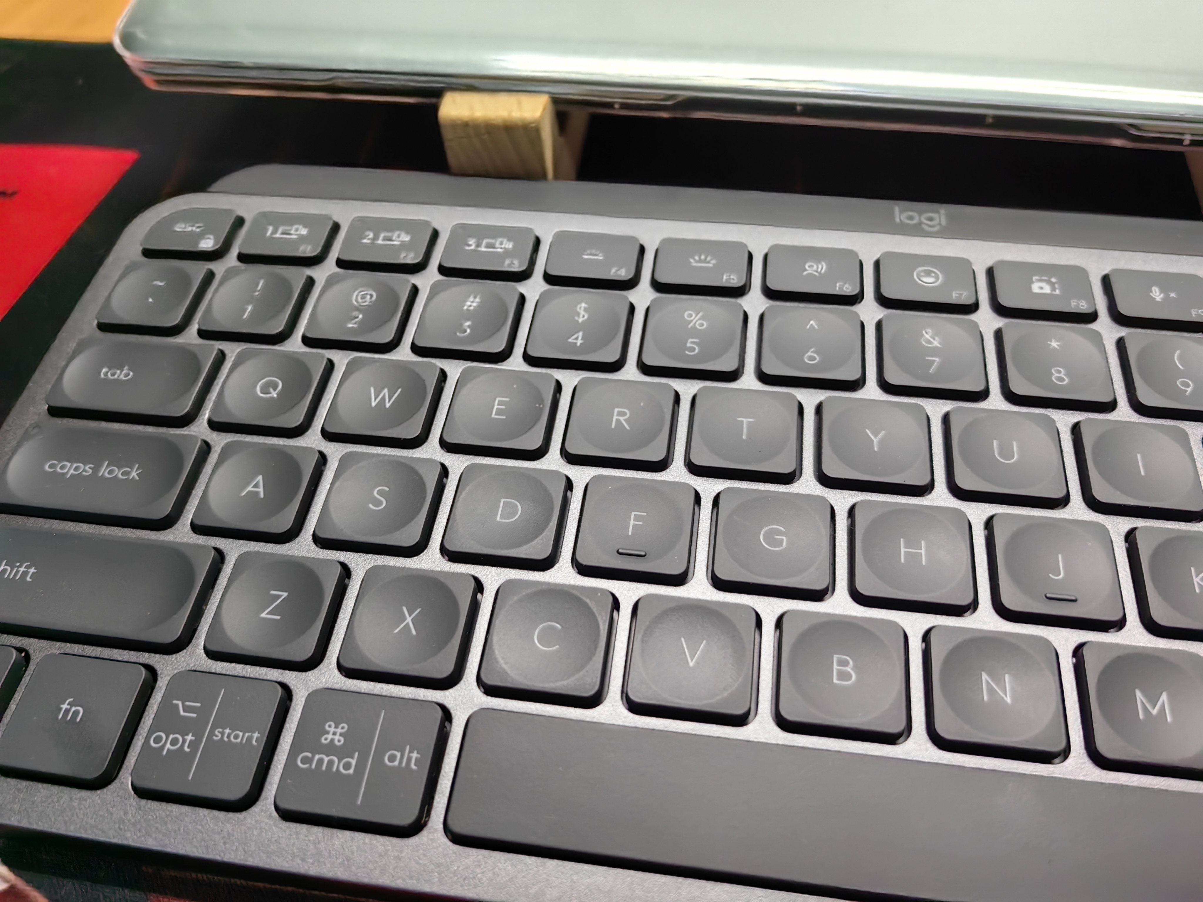 罗技（Logitech）大师系列MX Keys Mini无线蓝牙键盘充电办公ipad Mac薄膜迷你妙控键盘智能背光type-c双模跨屏79键 石墨黑（带Bolt接收器） 实拍图