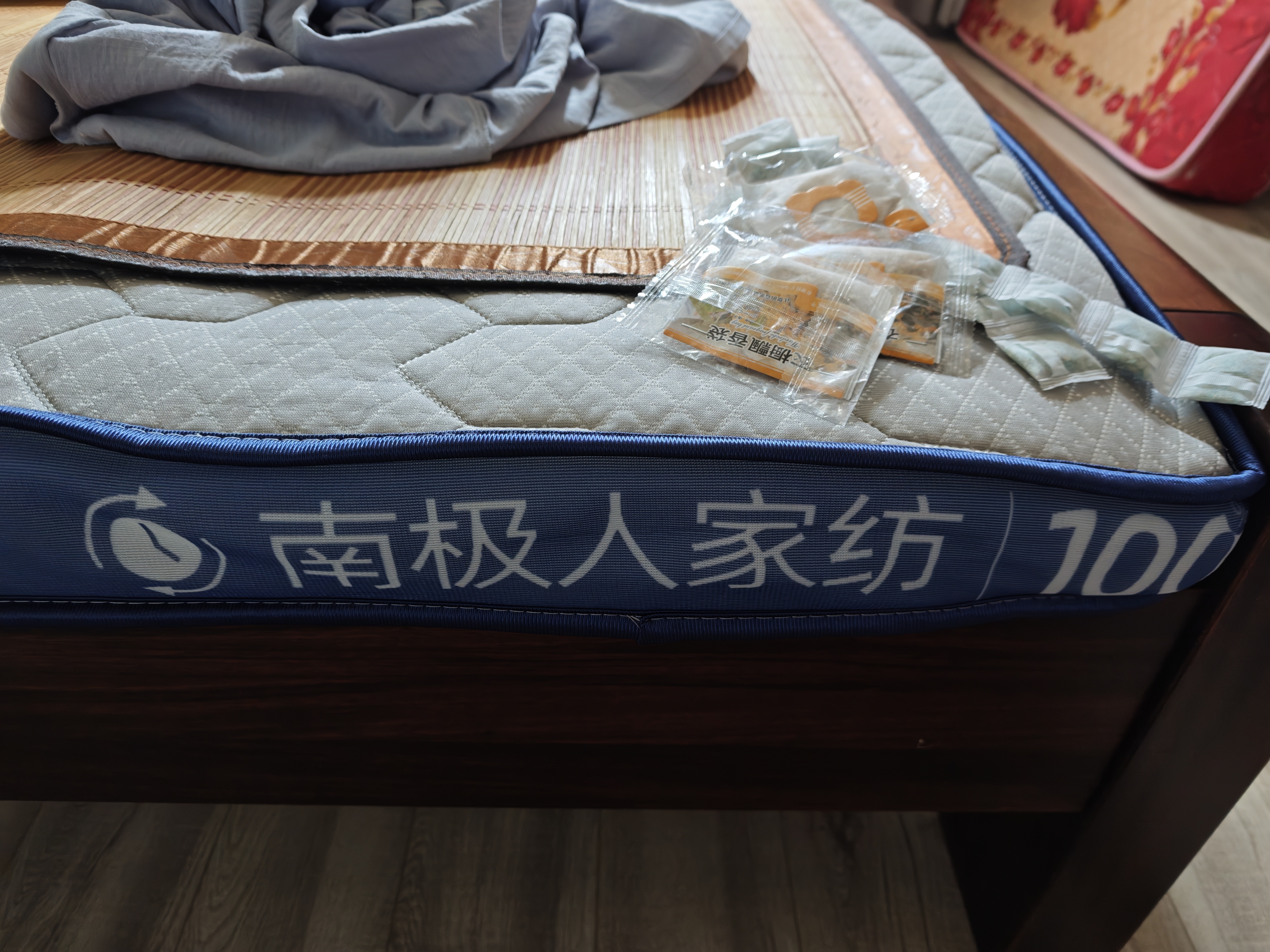 南极人A类抗菌乳胶床垫 10cm加厚床褥1.8x2米防滑可折叠榻榻米垫褥子 实拍图