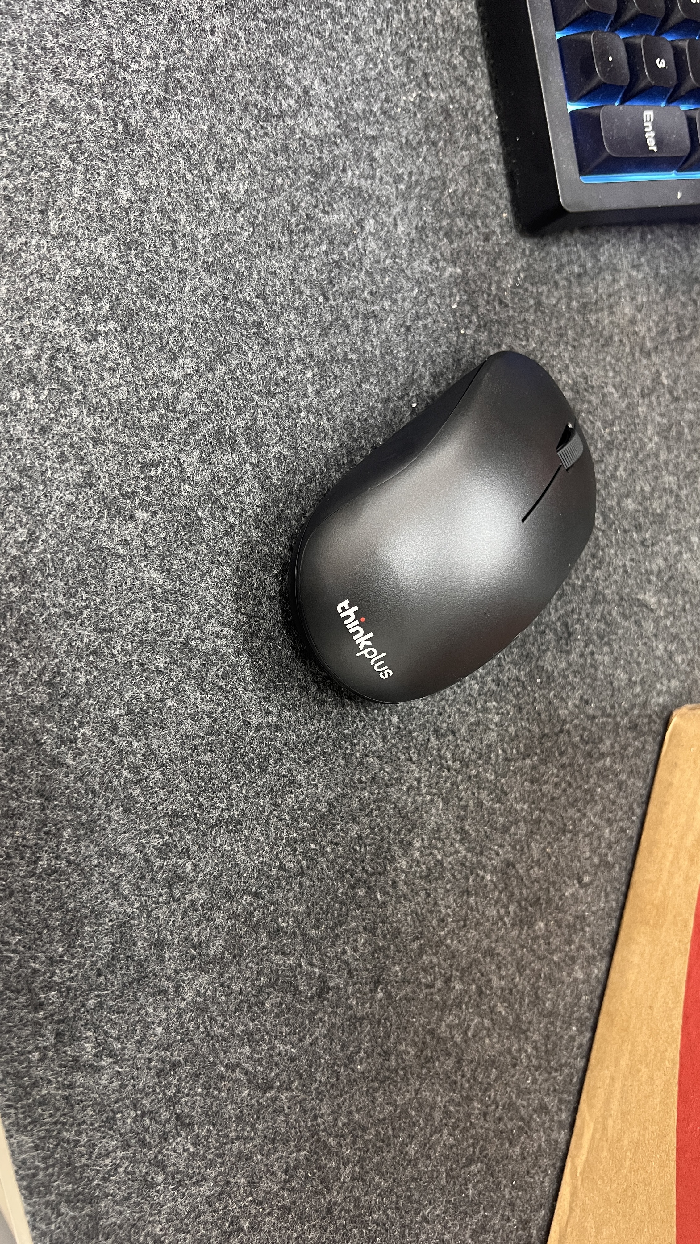 ThinkPad联想 thinkplus 无线鼠标WL80 商务办公 人体工程学设计 适用笔记本电脑台式机 非静音单模USB2.4G 实拍图