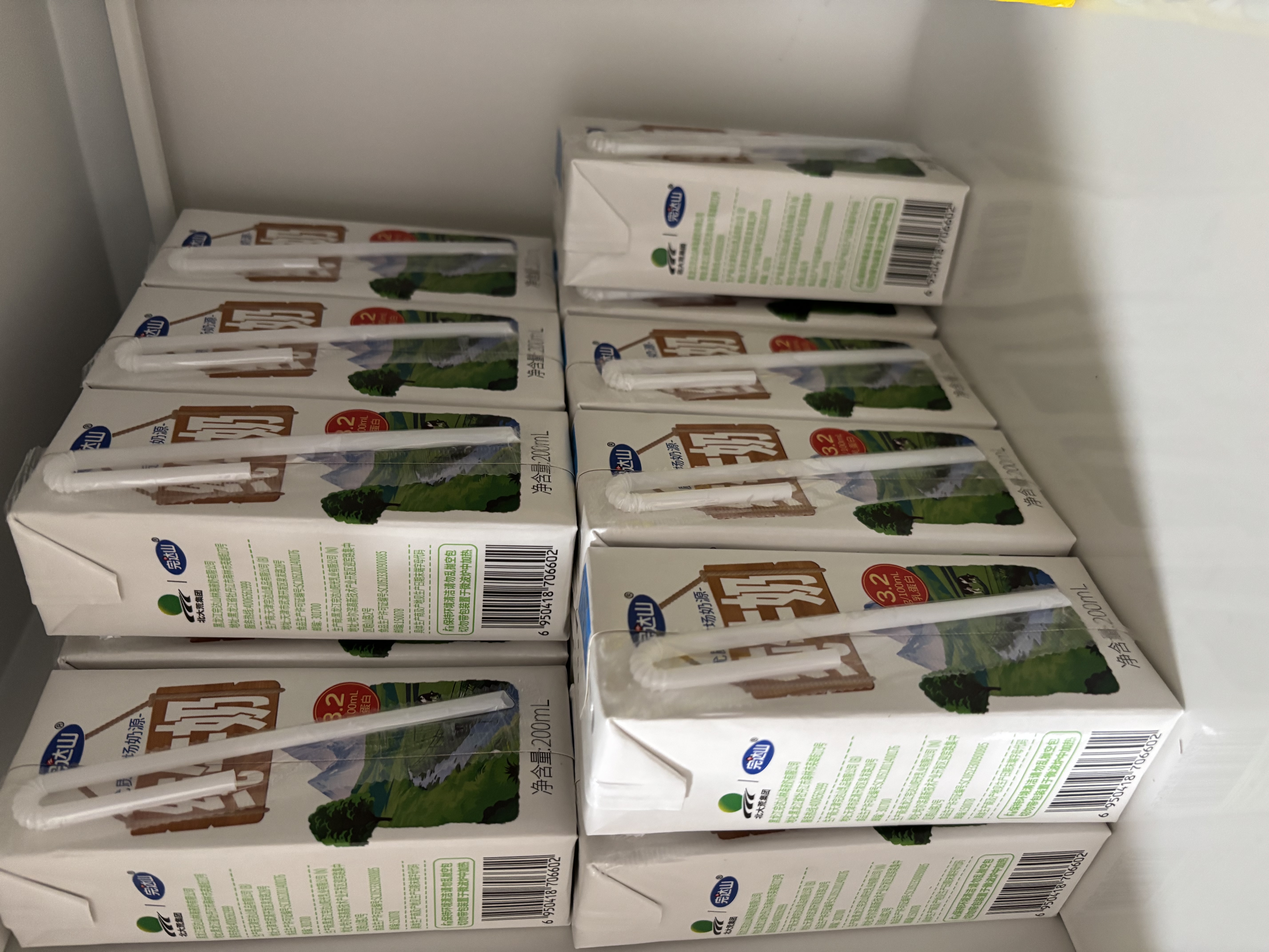 完达山生牛乳纯牛奶200ml*24盒 3.2g蛋白家庭早餐奶学生奶 实拍图
