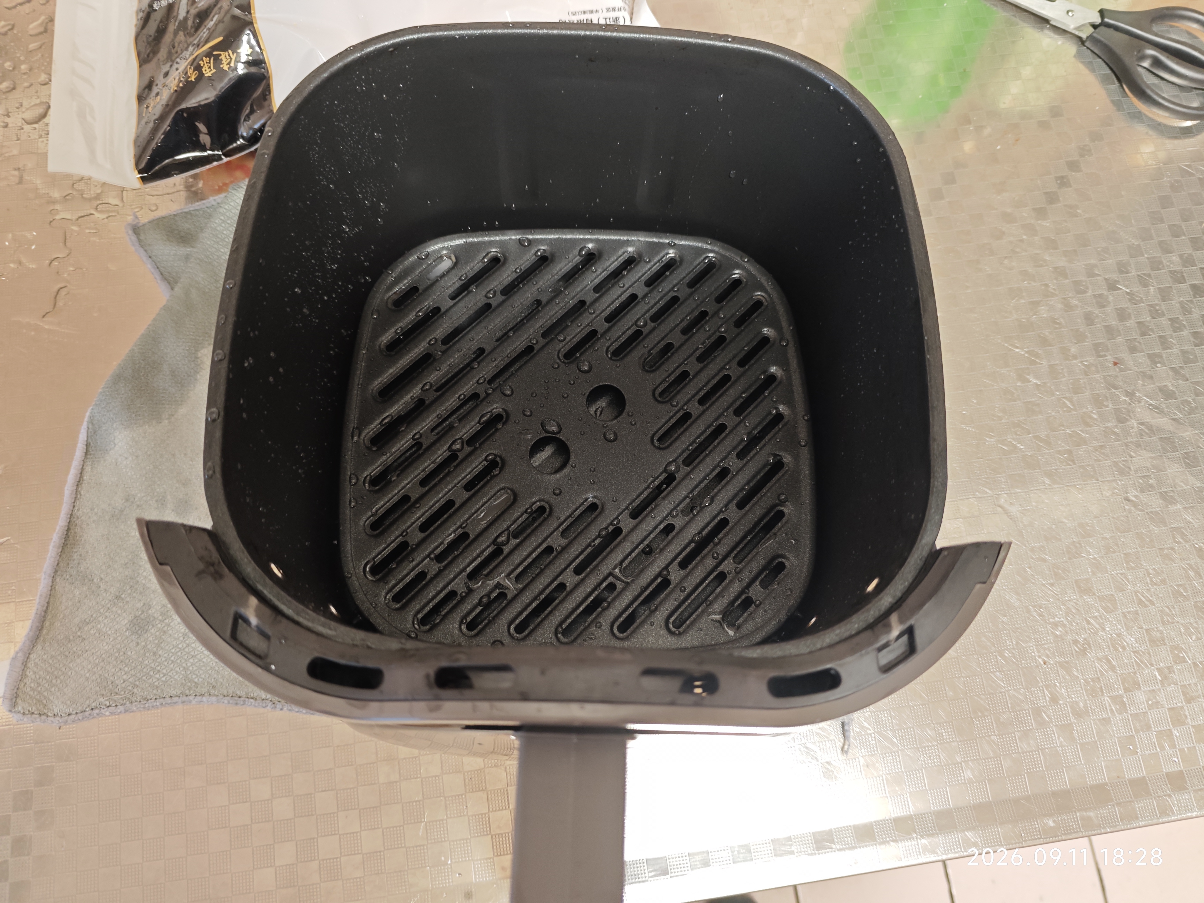 美的（Midea）炎烤空气炸锅家用小型6L大容量双热源蒸烤一体智能可视免翻面烤箱空气电炸锅新款京东自营KZC6053 实拍图