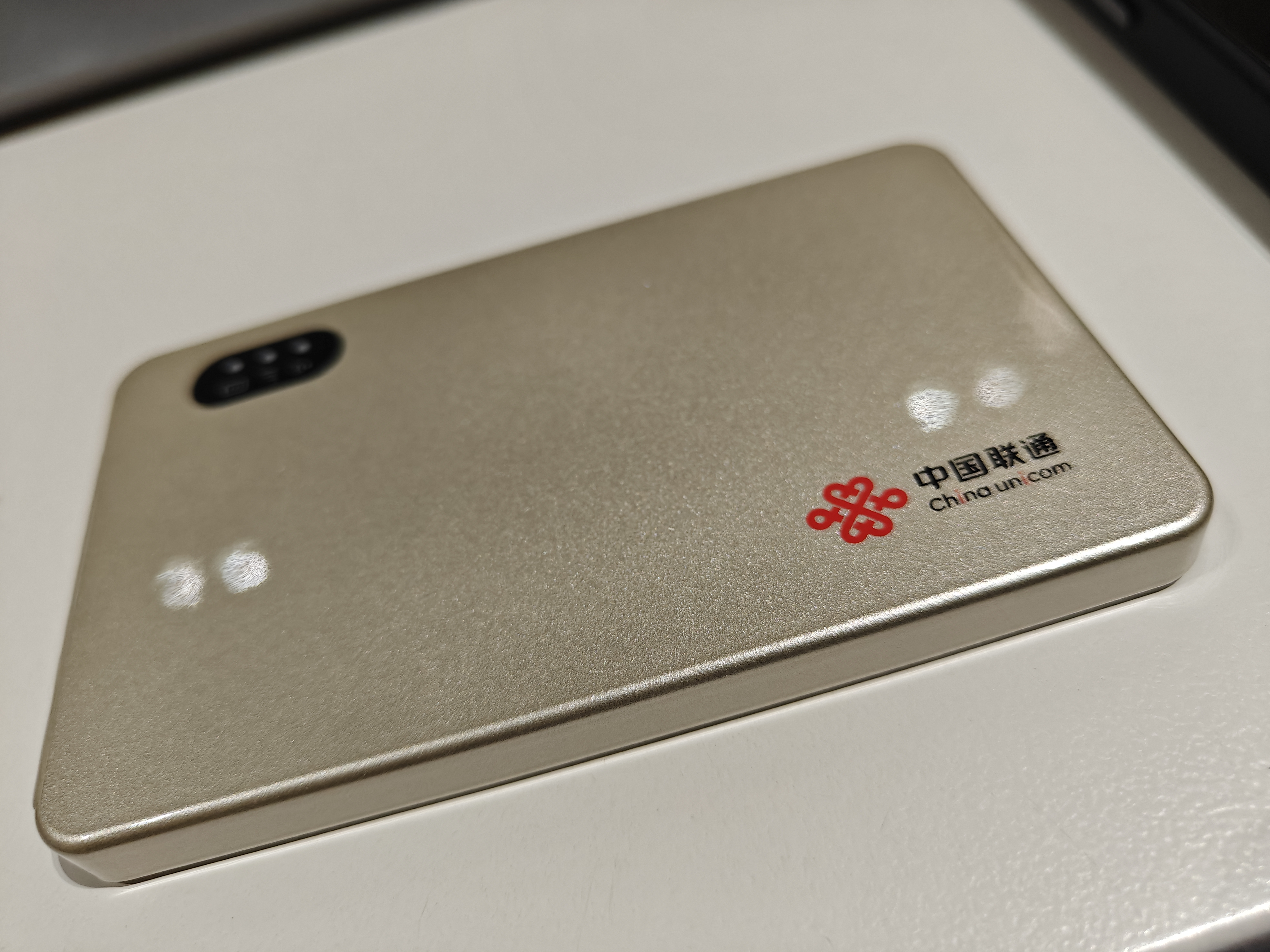 中国联通随身wifi6无线网络2026新款网卡路由器车载家用免插卡移动wifi联通流量全国通用支持5g/4g设备 【高速Wifi6】旗舰沙漠金-轻薄机身 实拍图