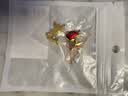 优和（UHOO）标准款队徽京东自营校徽小学生磁扣别针立体款火炬队徽 别针扣2个装 1359 实拍图