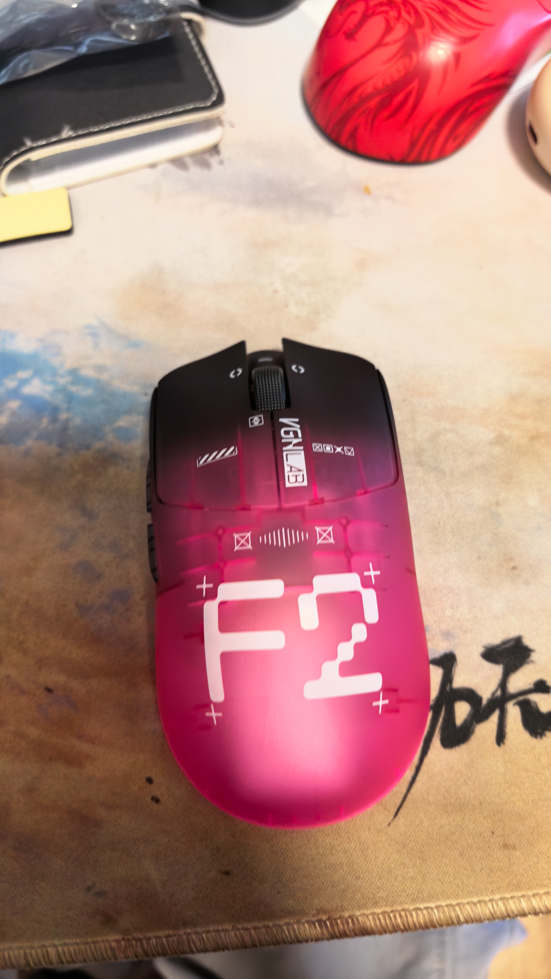 VGN蜻蜓F2 Turbo+ 无线轻量化鼠标三模长续航电竞游戏人体工学 蜻蜓F2 Turbo+ 赛车红 实拍图