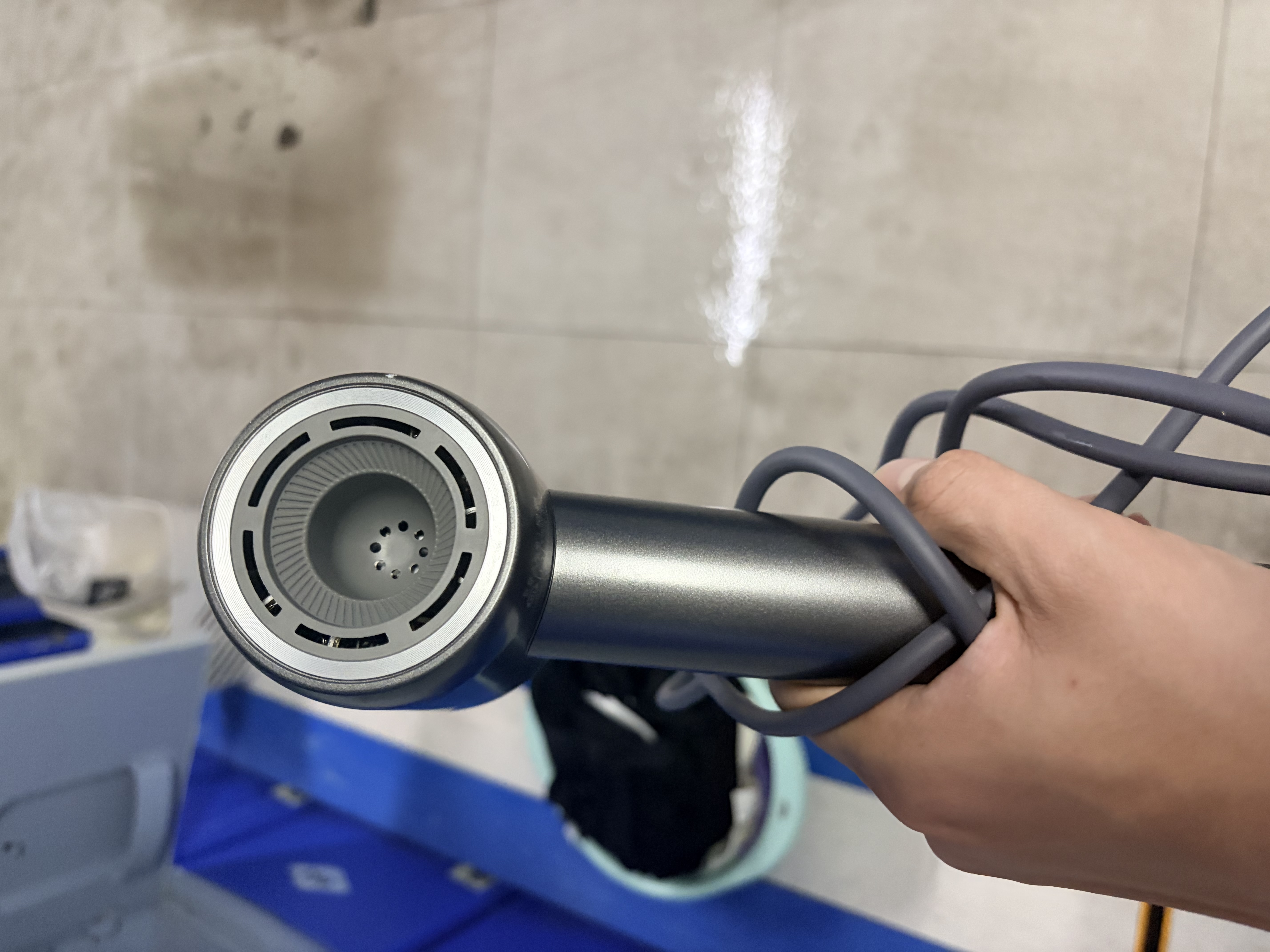 美的（Midea）高速护发吹风机 39亿等离子护发电吹风 大功率速干 家用负离子吹风筒FG208灰 中秋节礼物节日礼物 实拍图