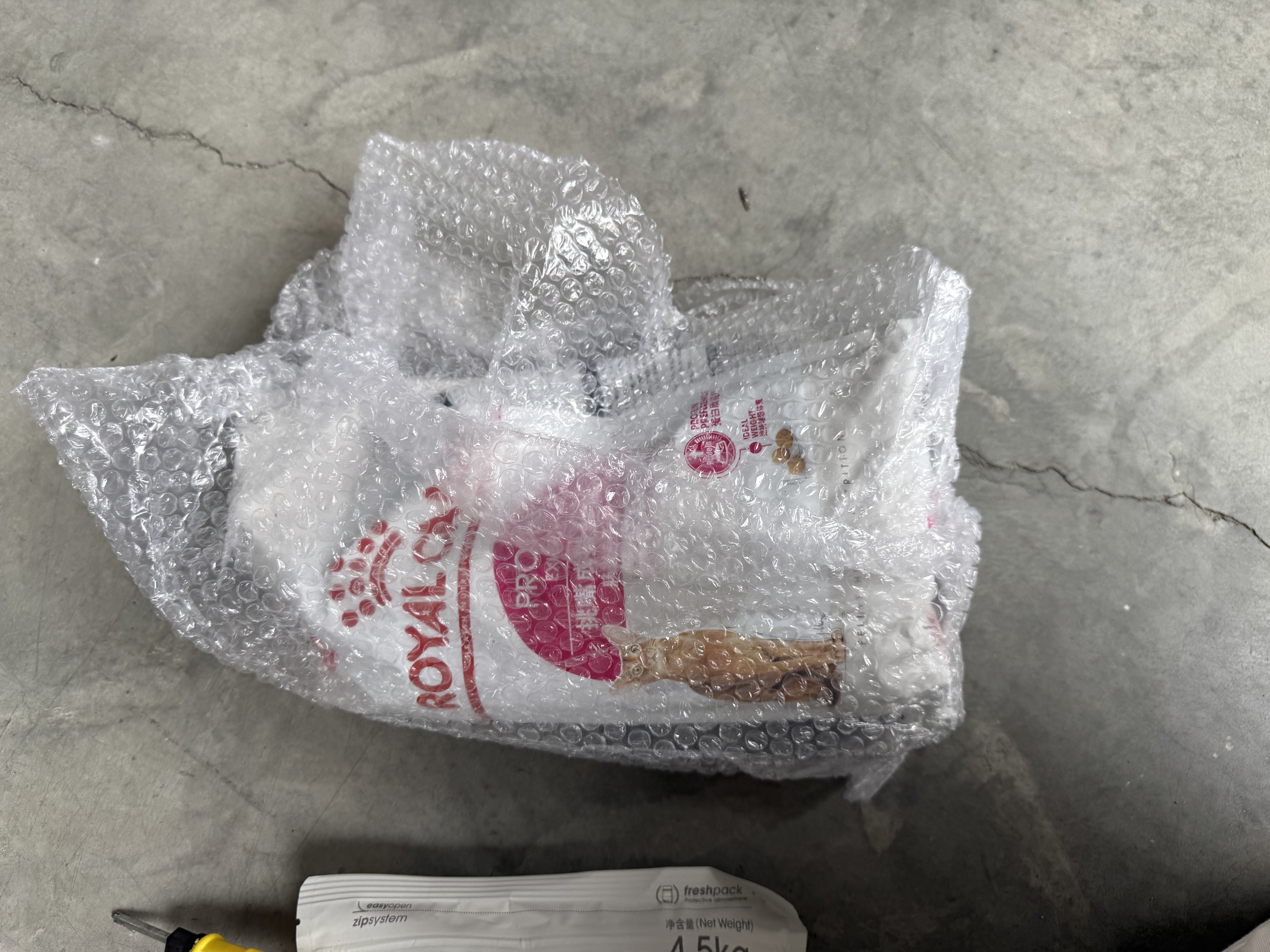 皇家猫粮 室内成猫粮 I27 通用粮 12月以上 2KG 实拍图