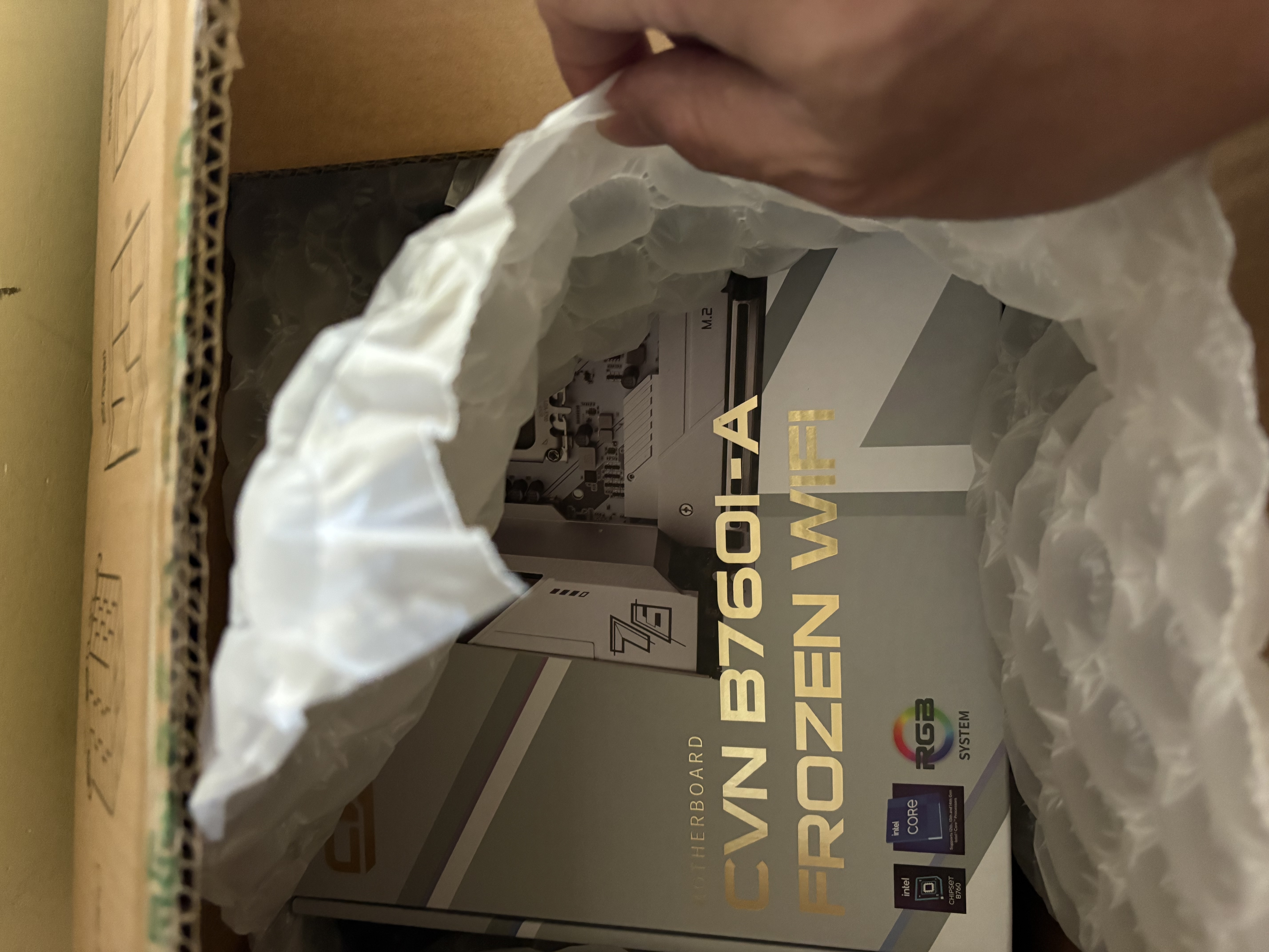 七彩虹（Colorful）CVN B760I-A FROZEN WIFI V20 登陆舰DDR4主板 支持12600KF/14600KF/13490F(Intel B760/LGA 1700) 实拍图