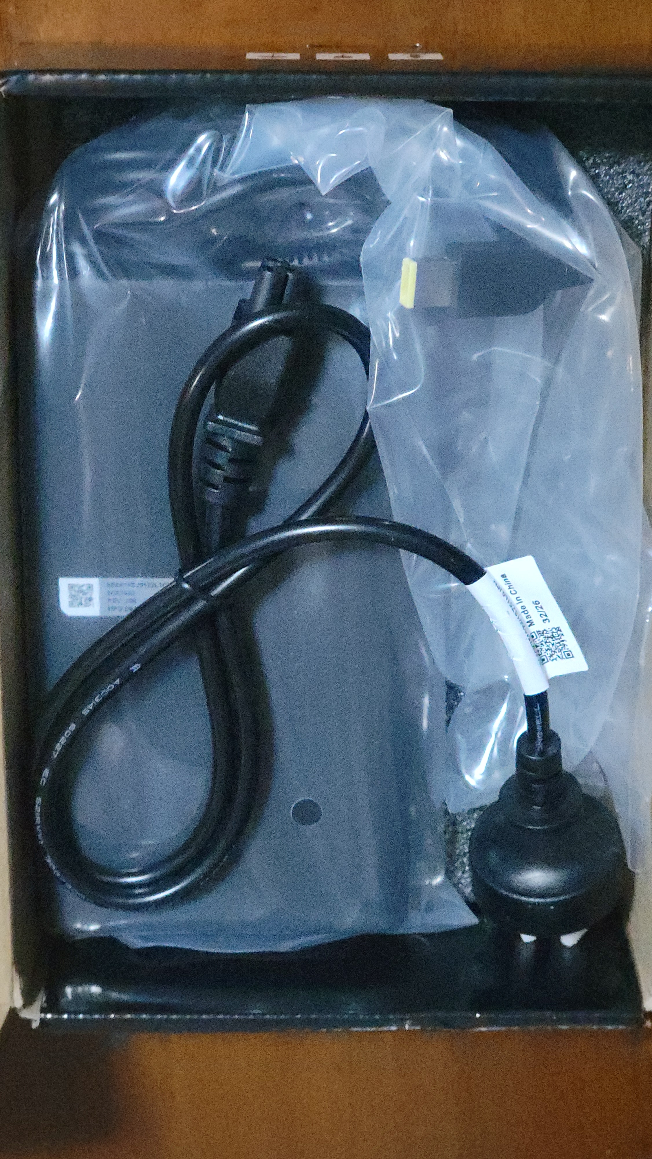 联想（Lenovo） 拯救者R9000 Y9000 Y9000P 300W电源适配器充电器20V 15A电源线 ThinkPadP70 P71 P15 T15 电源 实拍图