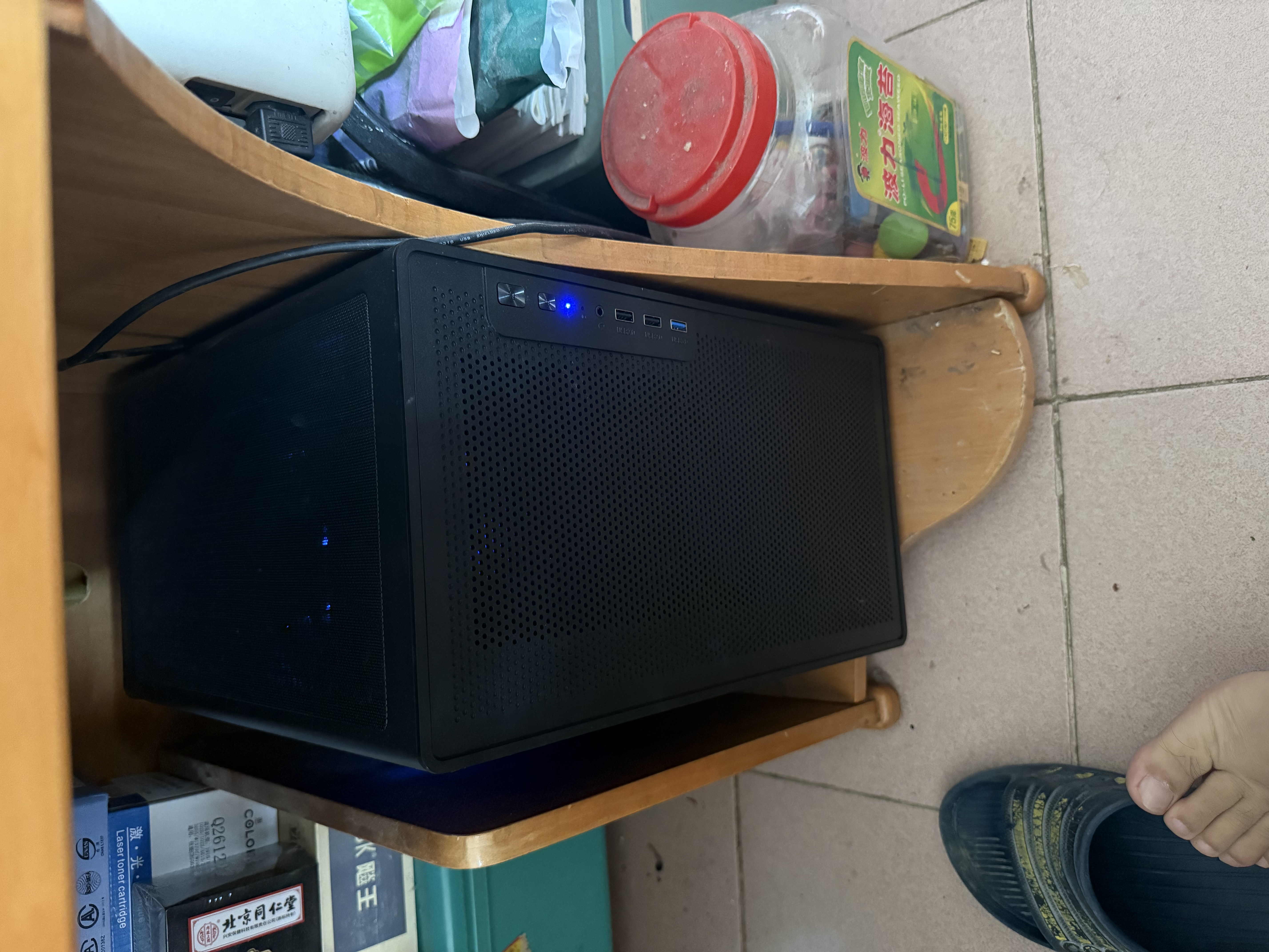长城（Great Wall）商逸R68散热商务电脑机箱（隐藏式前面板/MATX主板/240水冷位/USB3.0/8风扇位/网孔侧板） 实拍图