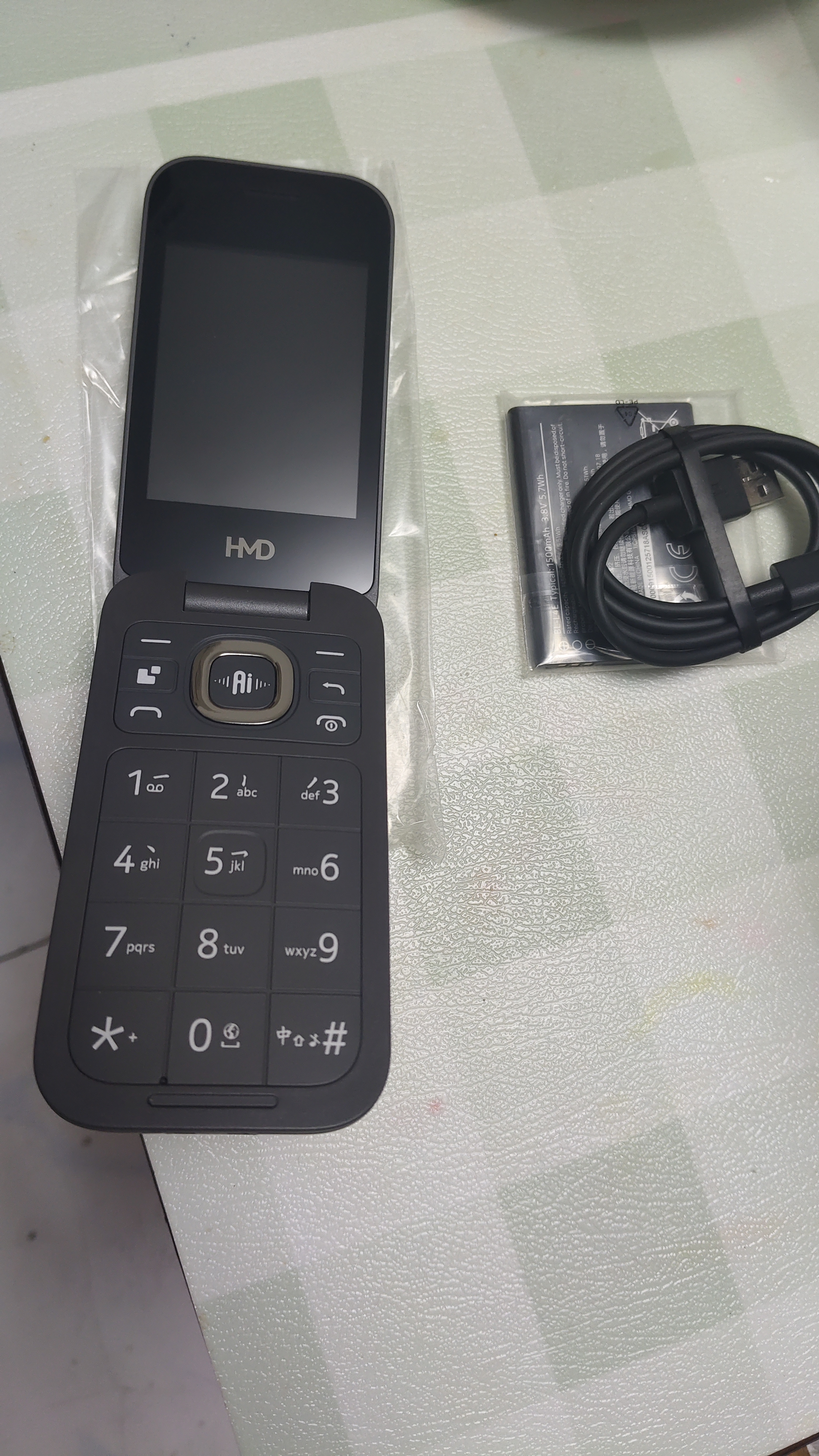 HMD2660 Flip 4G全网通 传承诺基亚经典 双卡双待 翻盖大按键大字体备用老人老年学生AI手机 黑色 实拍图
