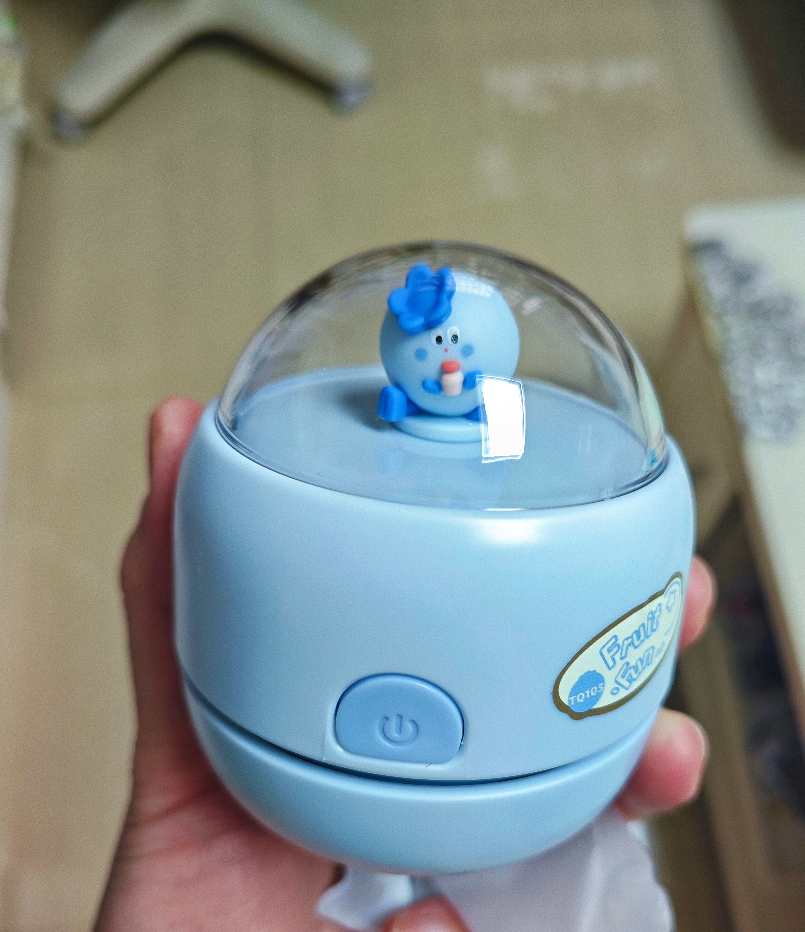 得力（deli）【锂电池】充电式强吸力桌面吸尘器 迷你键盘除尘 橡皮屑清洁器 学生用品 TQ105蓝色 实拍图