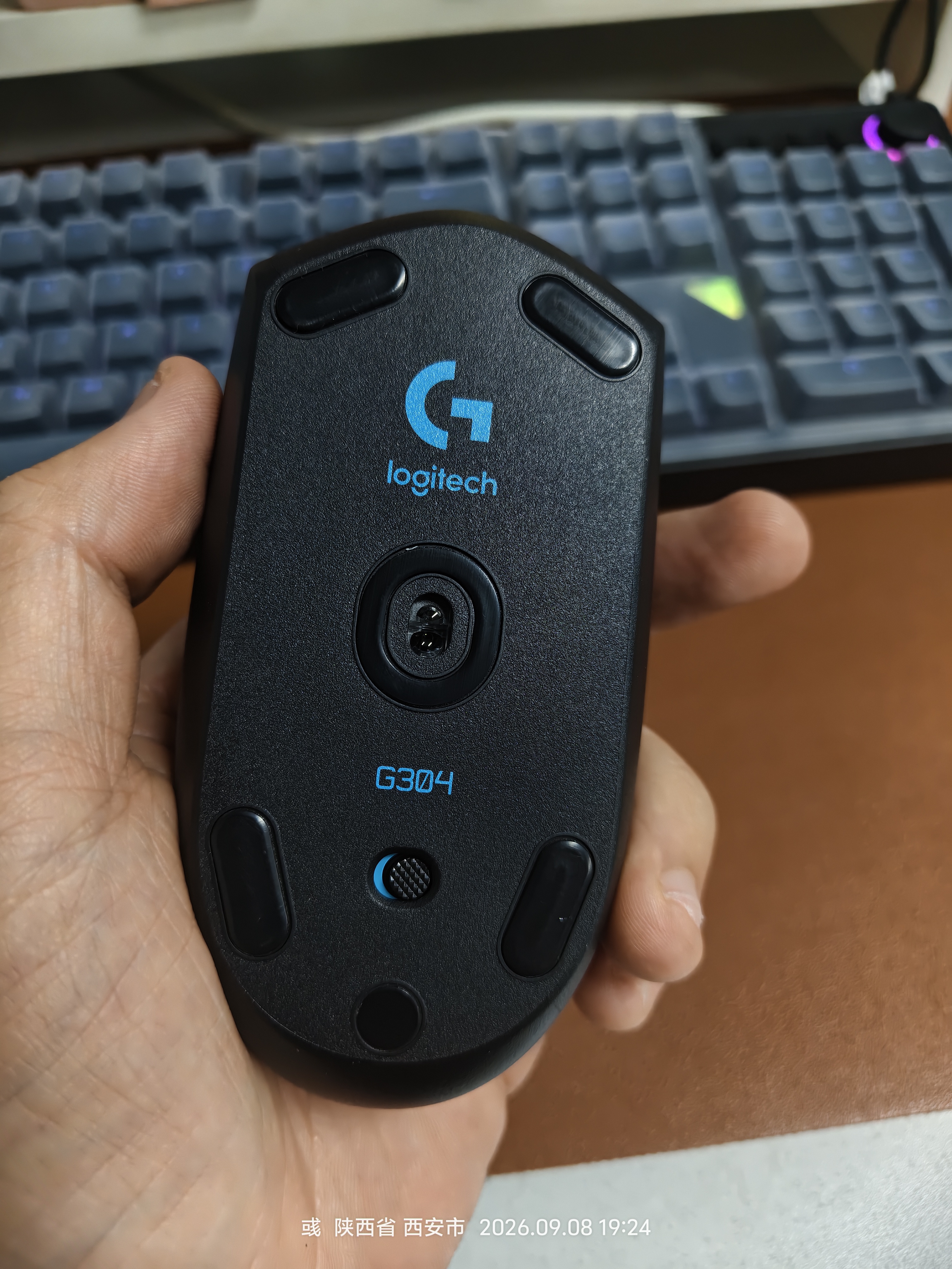 罗技（G）G304/G304X 无线电竞游戏鼠标 轻质便携 FPS 打瓦 三角洲 无畏契约外设必备 吃鸡 CS2 G304黑色 实拍图