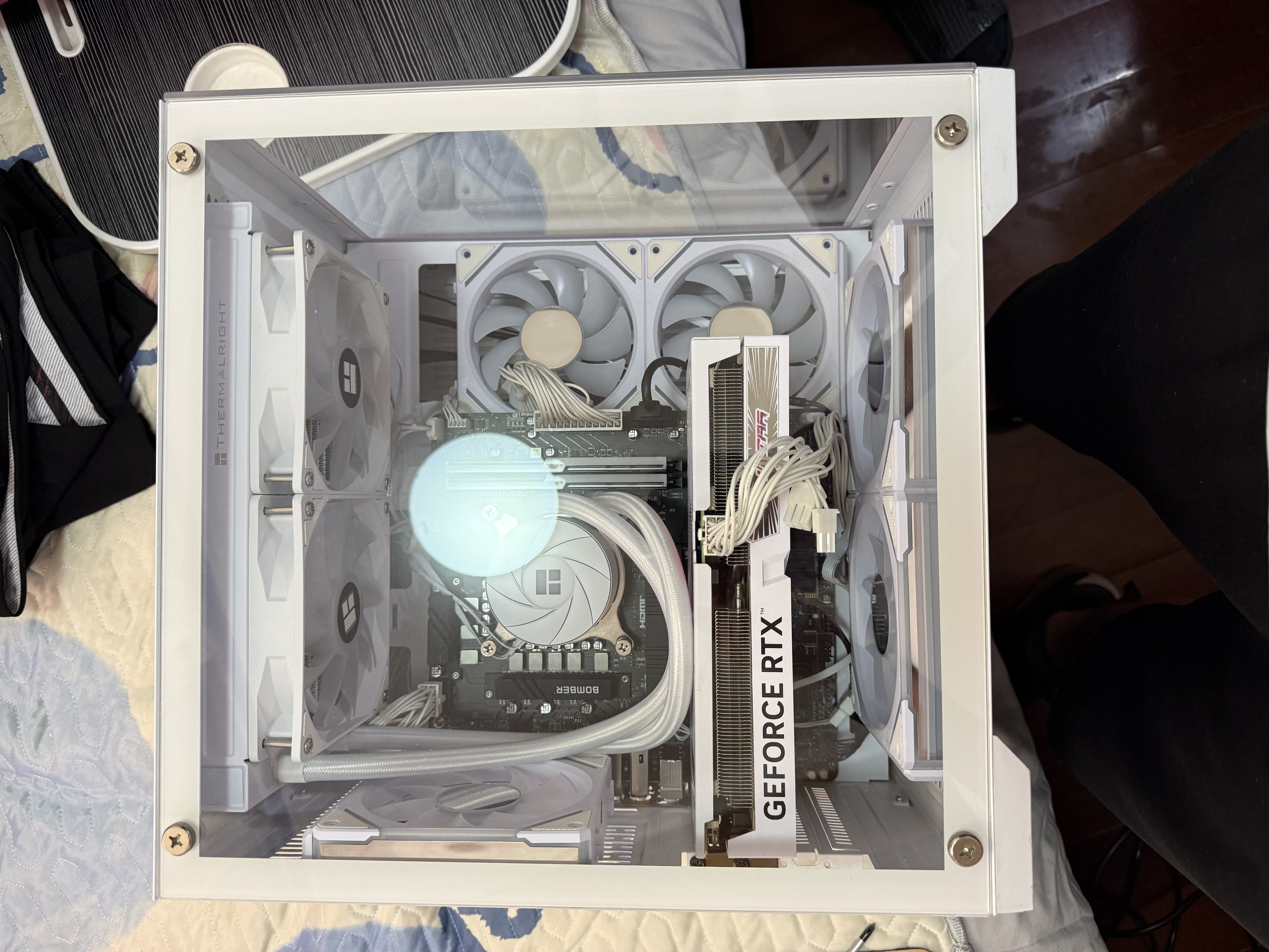 利民（thermalright）Aqua Elite 240 WHITE ARGB 一体式水冷散热器日蚀幻彩光效 ARGB冷头 AE240 WHITE ARGB 实拍图