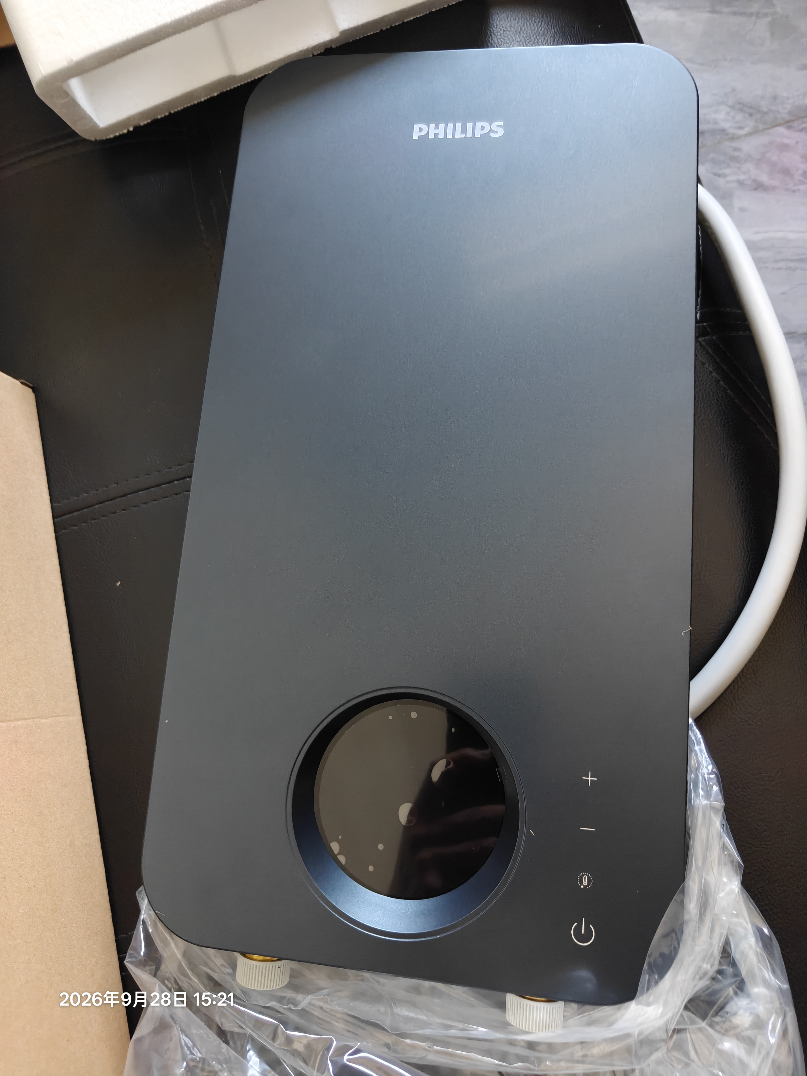 飞利浦（PHILIPS）即热式电热水器 电即热8500W速热无极变频智能恒温 国家补贴15% 无胆免储水AWH1028/93(85HB) 实拍图