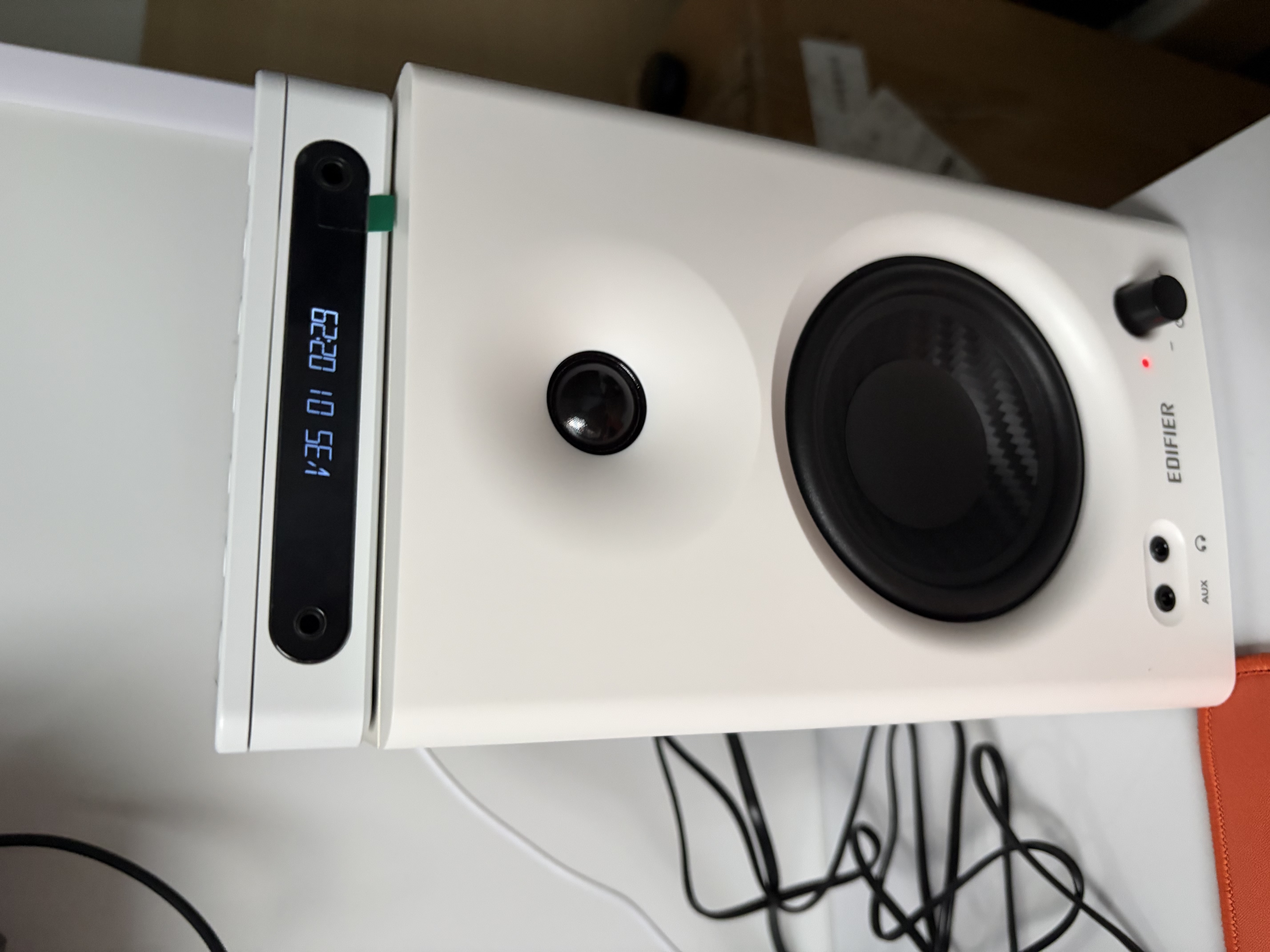 漫步者（EDIFIER）MR4 有源监听2.0音箱 高保真HIFI音质 多媒体电脑电视音响 桌面音响 白色 实拍图