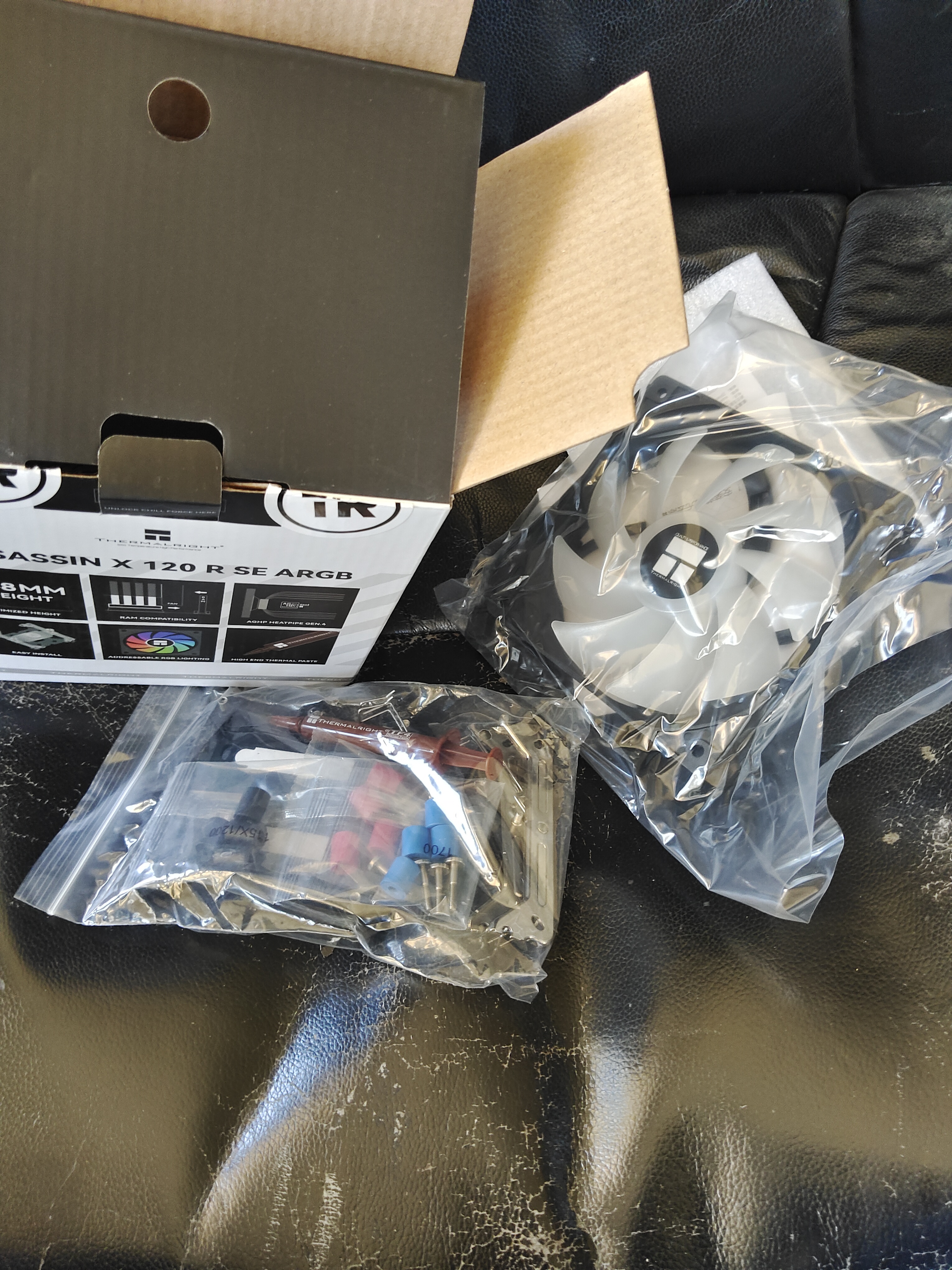 利民（thermalright）Assassin X 120 Refined SE ARGB 风冷散热器 AGHP逆重力4热管 附带硅脂 AX120 R SE ARGB 实拍图