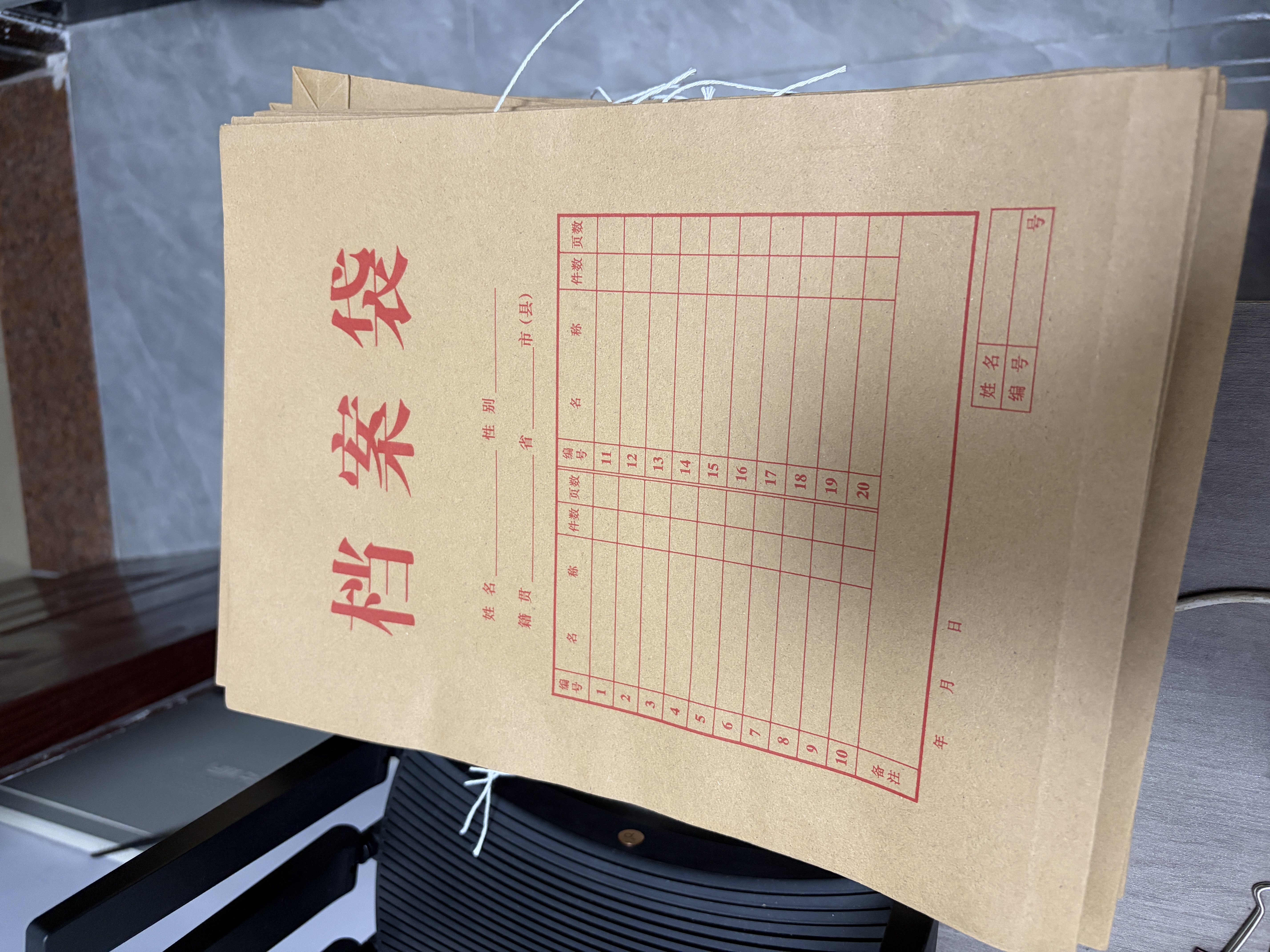 京东京造50只A4/175g竖式牛皮纸档案袋商品袋 侧宽3cm 标书合同文件票据资料袋 办公用品 实拍图