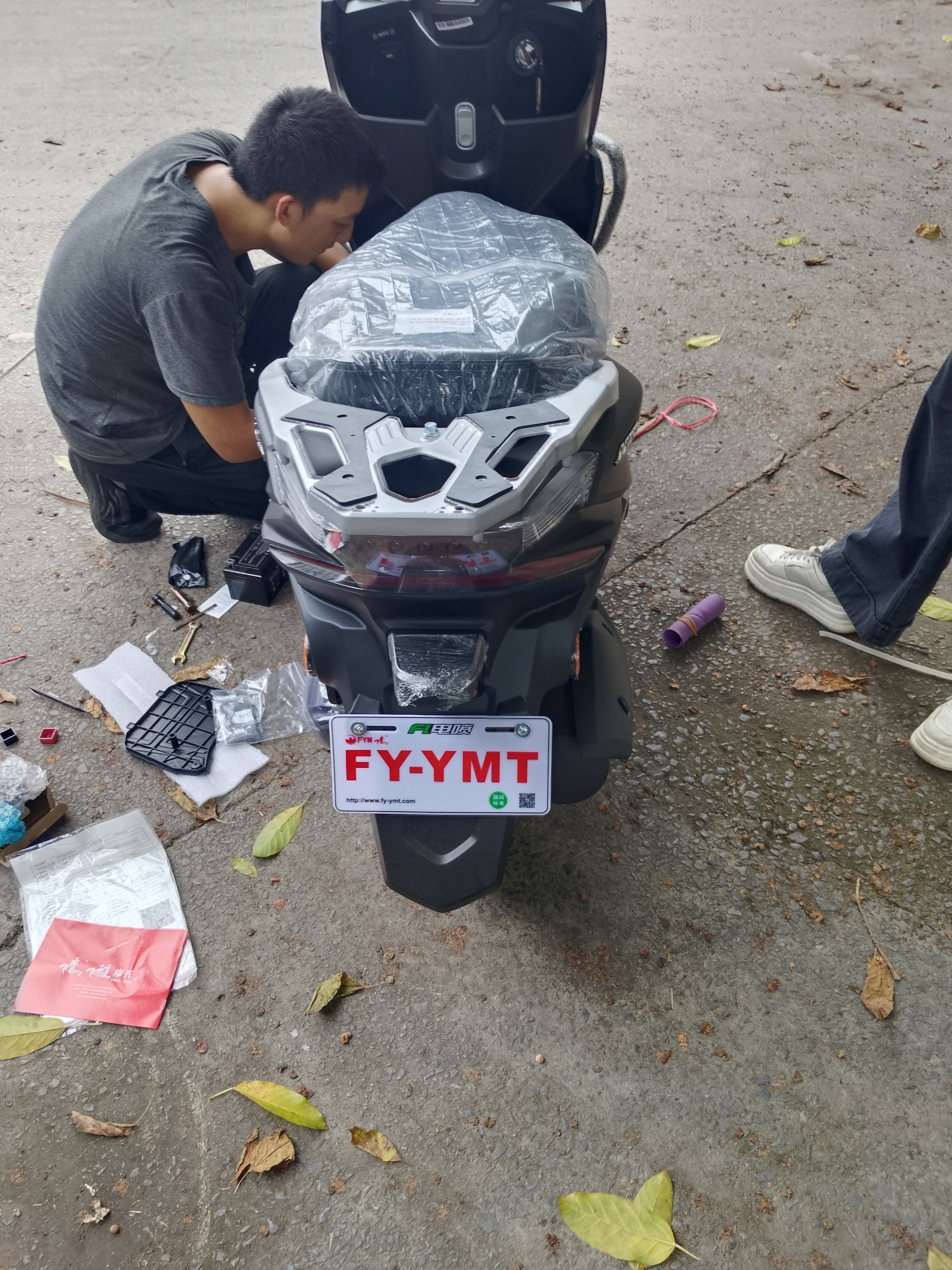飞鹰UFR150远征版燃油踏板摩托车 省油越野通勤送护杠 磨砂黑26款 实拍图