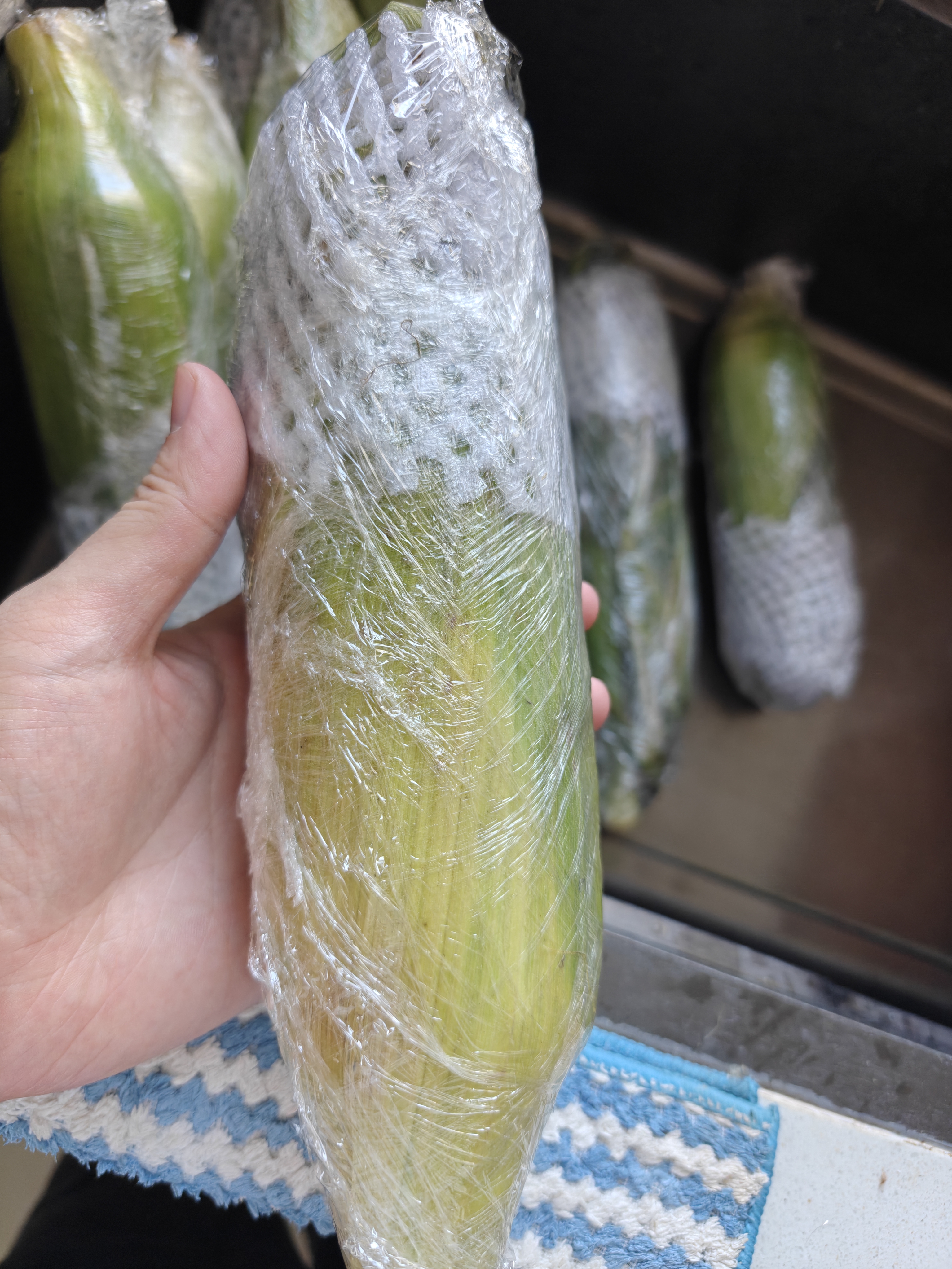 京鲜生 云南金银鲜水果玉米 带皮8根 单果300g+ 新鲜嫩包谷 源头直发 实拍图