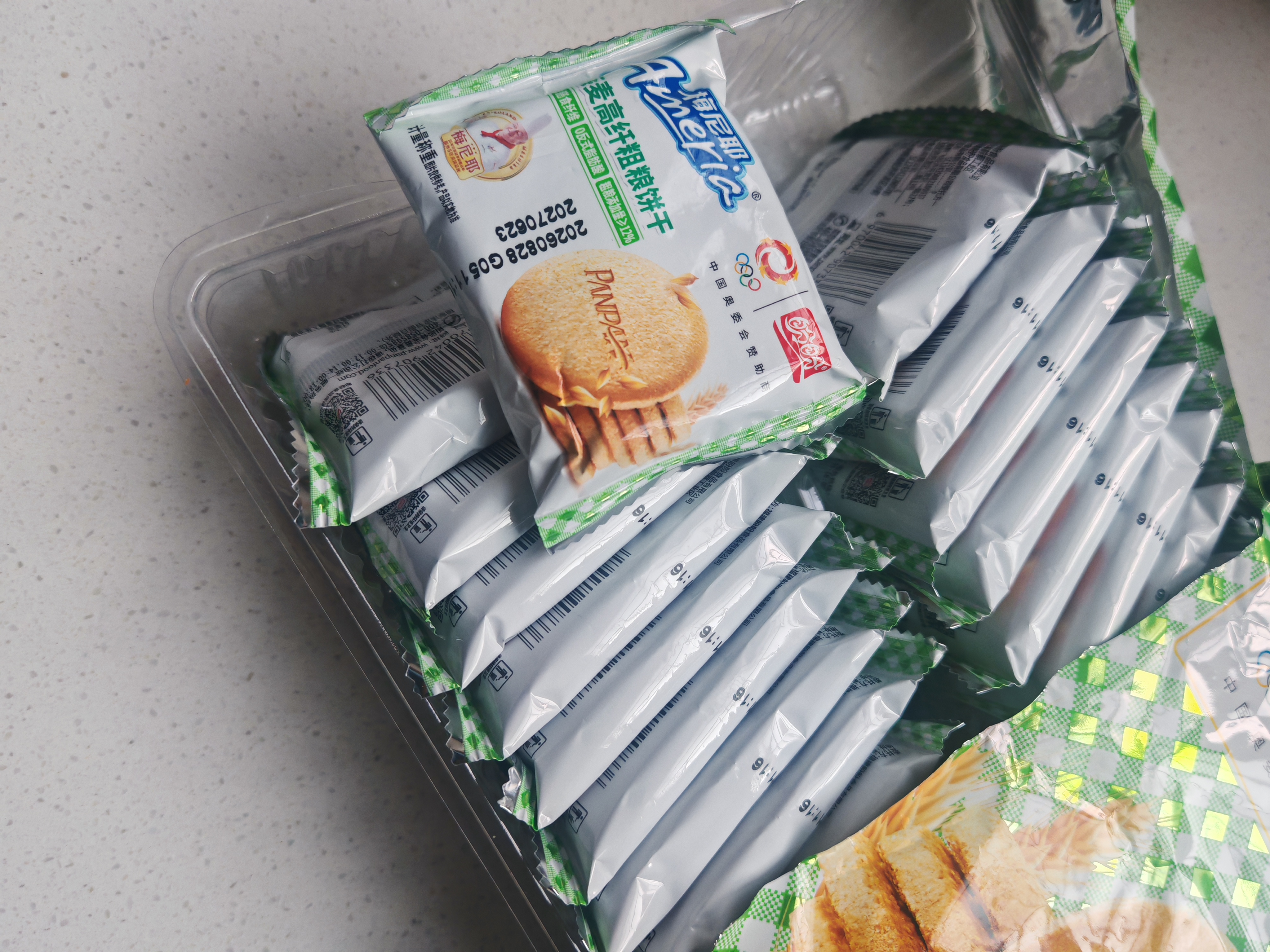 盼盼梅尼耶燕麦高纤粗粮饼干营养早餐饱腹 食品饼干休闲零食代餐 燕麦高纤粗粮饼干468g/袋 实拍图