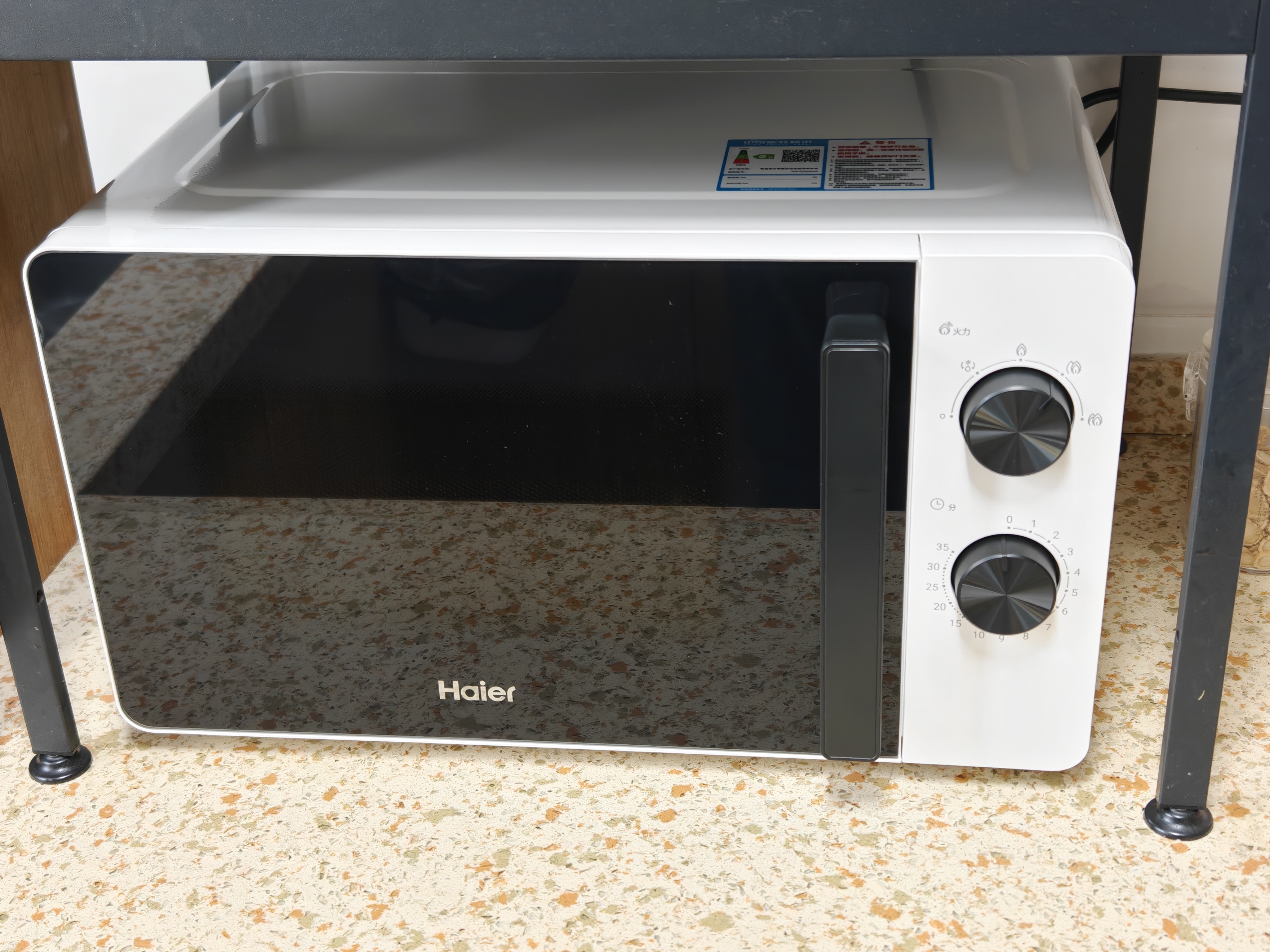 海尔（Haier）白巧不锈钢微波炉 0涂层360°转盘加热 旋转操作易洁耐用内胆 家用小型 老人适用 HW-M2003JW 实拍图