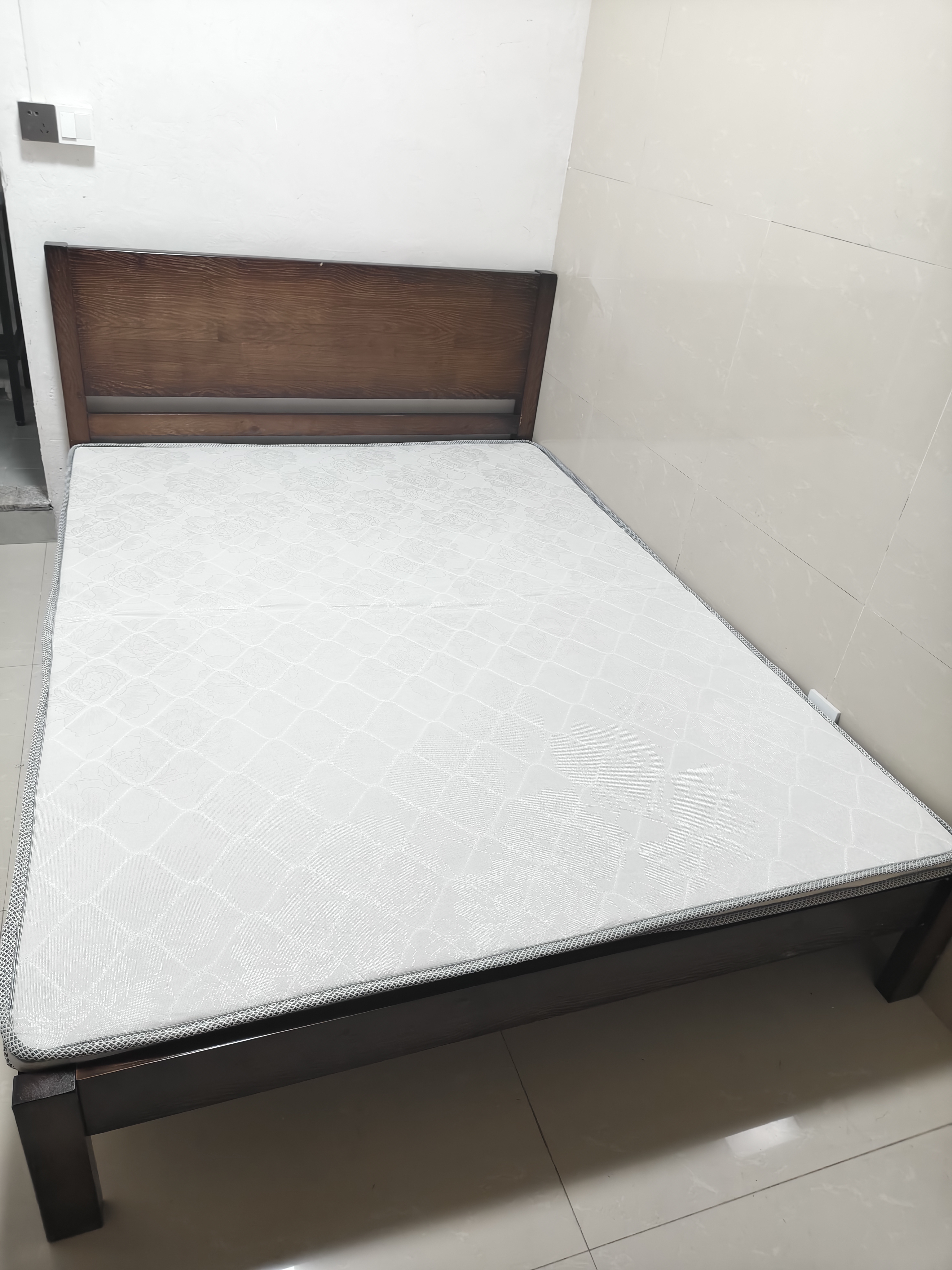 洛亚妮【24H云仓闪发】实木床100％纯实木1.5米单人床原木风主卧双人床 胡桃色床+5cm床垫 1.8米*2米 实拍图