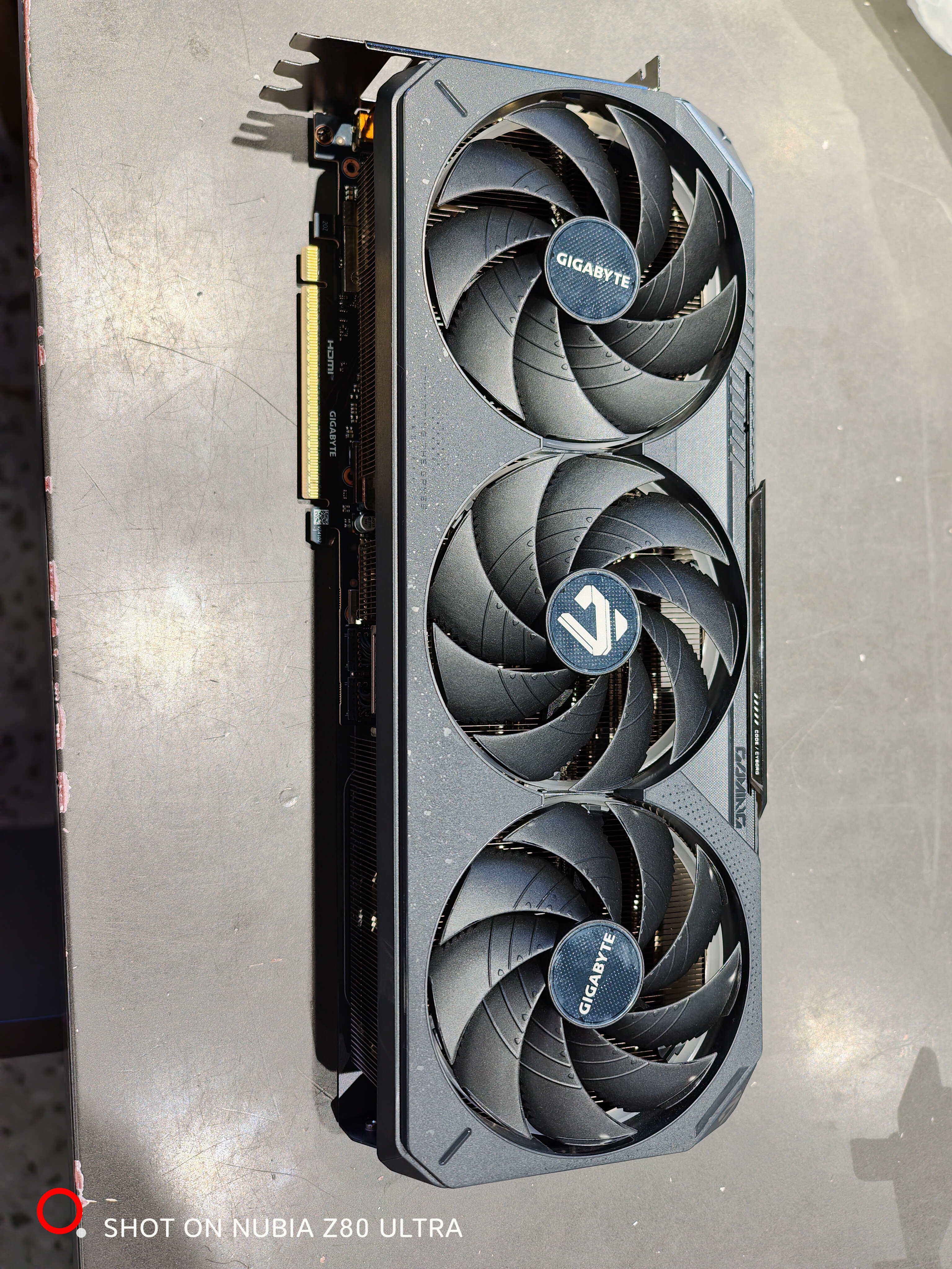 技嘉（GIGABYTE）5070Ti显卡 魔鹰 GeForce RTX 5070 Ti Gaming OC 16G DLSS5 游戏设计OpenClaw龙虾本地部署显卡 实拍图