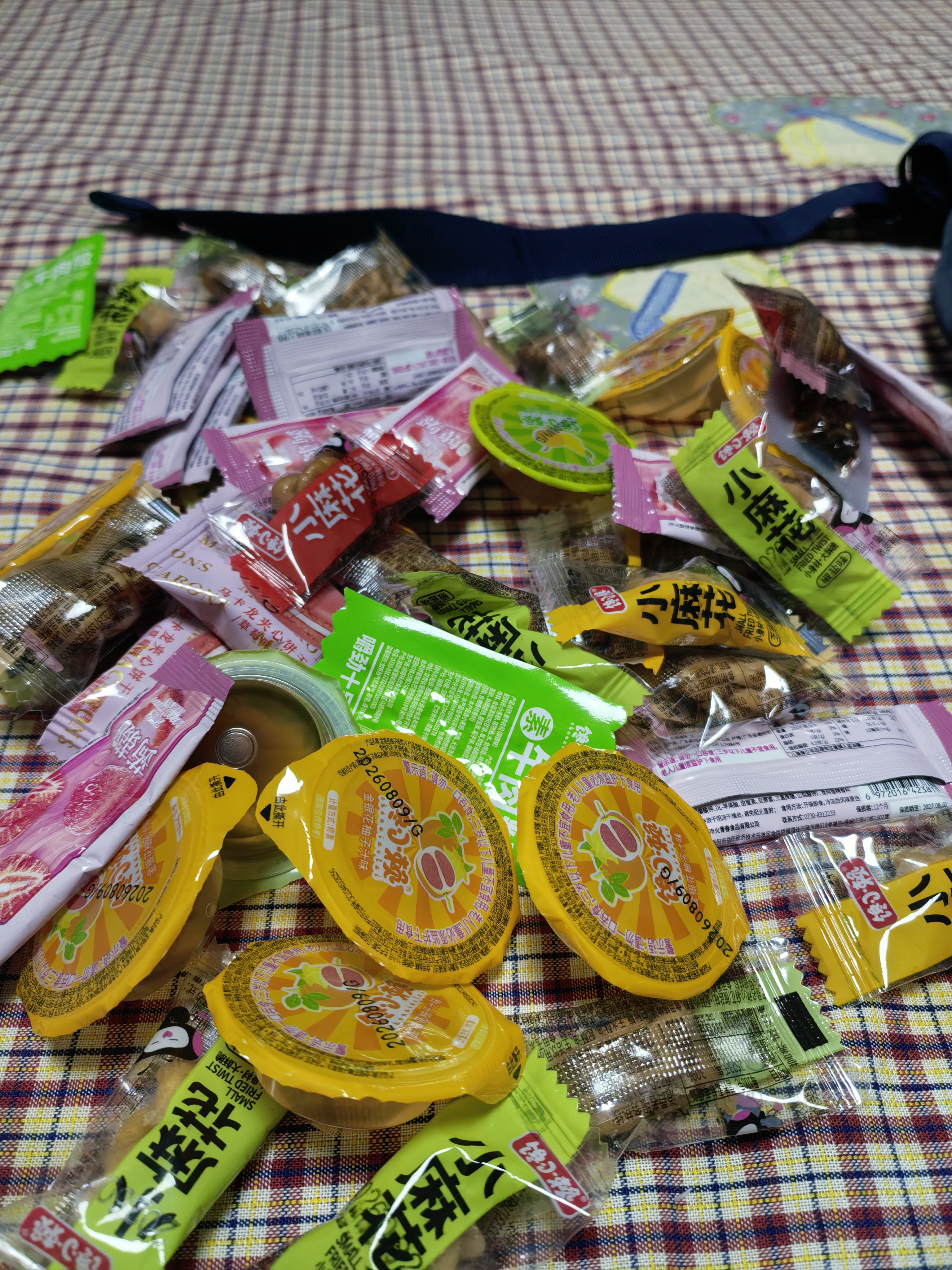 【零食大礼包】休闲零食辣条麻花肉脯素牛排组合装送人追剧 7款共63包【精装】【必薅】 实拍图