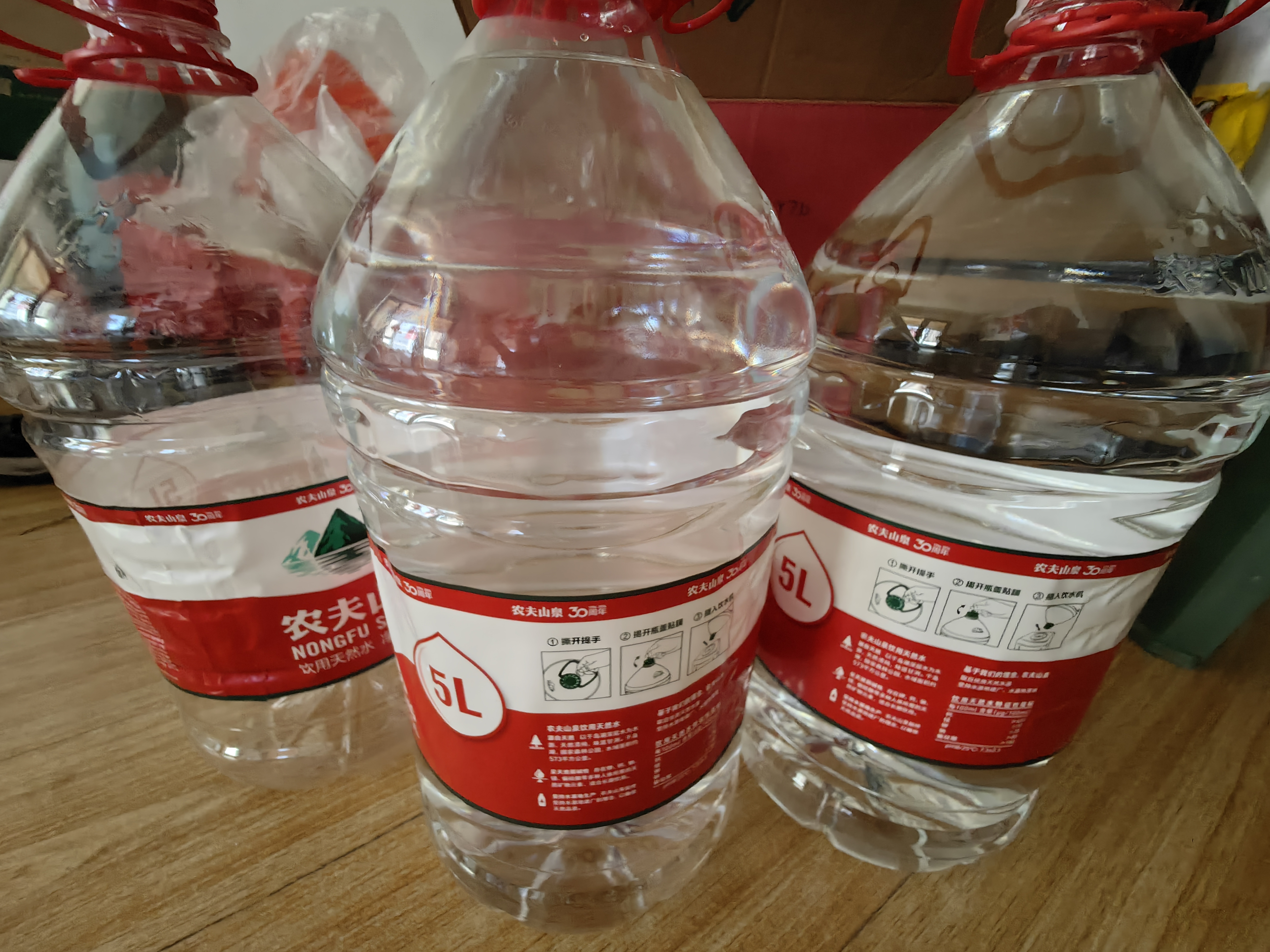 农夫山泉饮用水 饮用天然水5L*4桶 整箱装 桶装水塑膜随机包装 实拍图