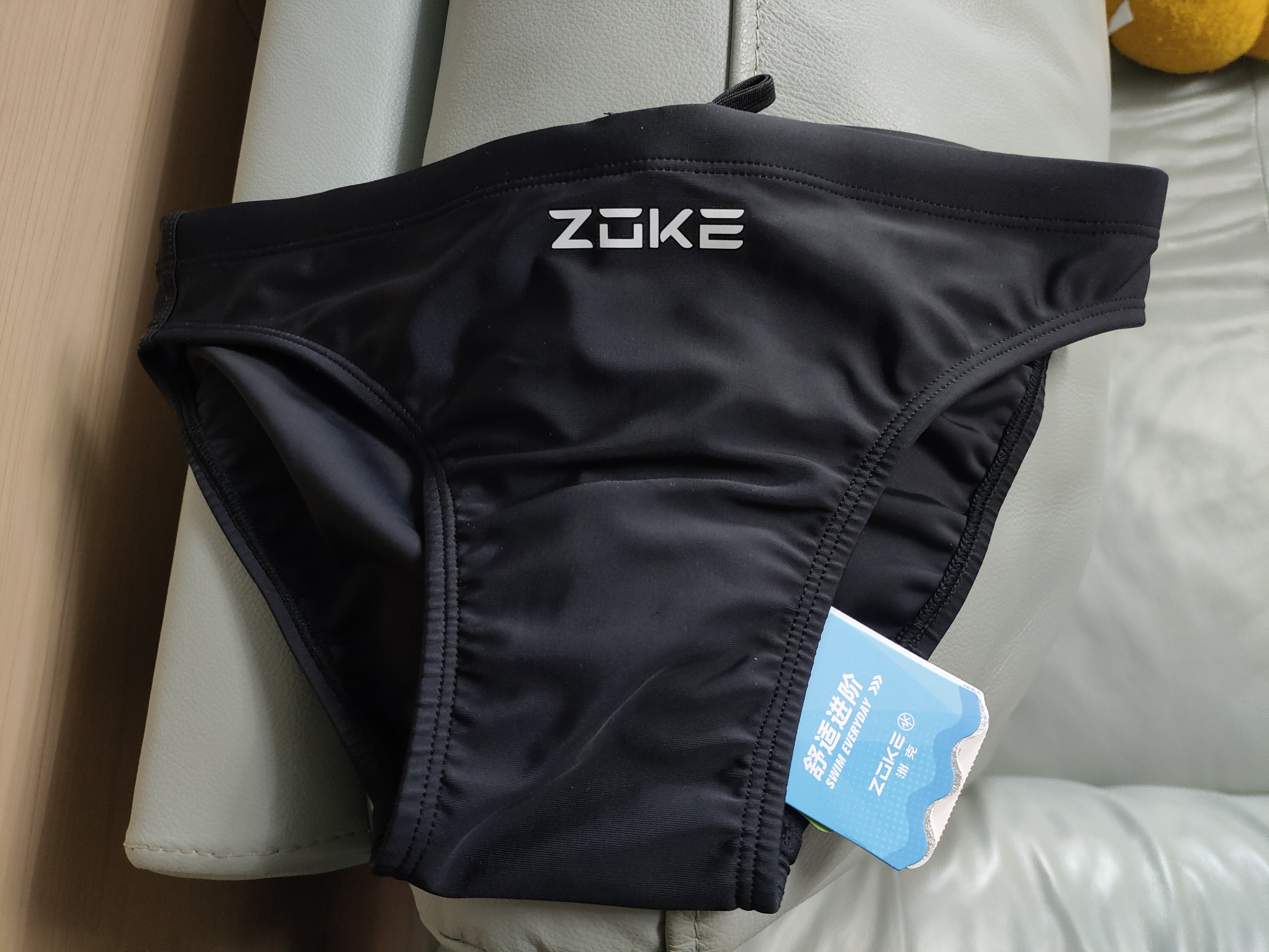 洲克（ZOKE）青少年儿童泳裤男中大童三角专业竞技训练舒适120626816 黑色20 实拍图