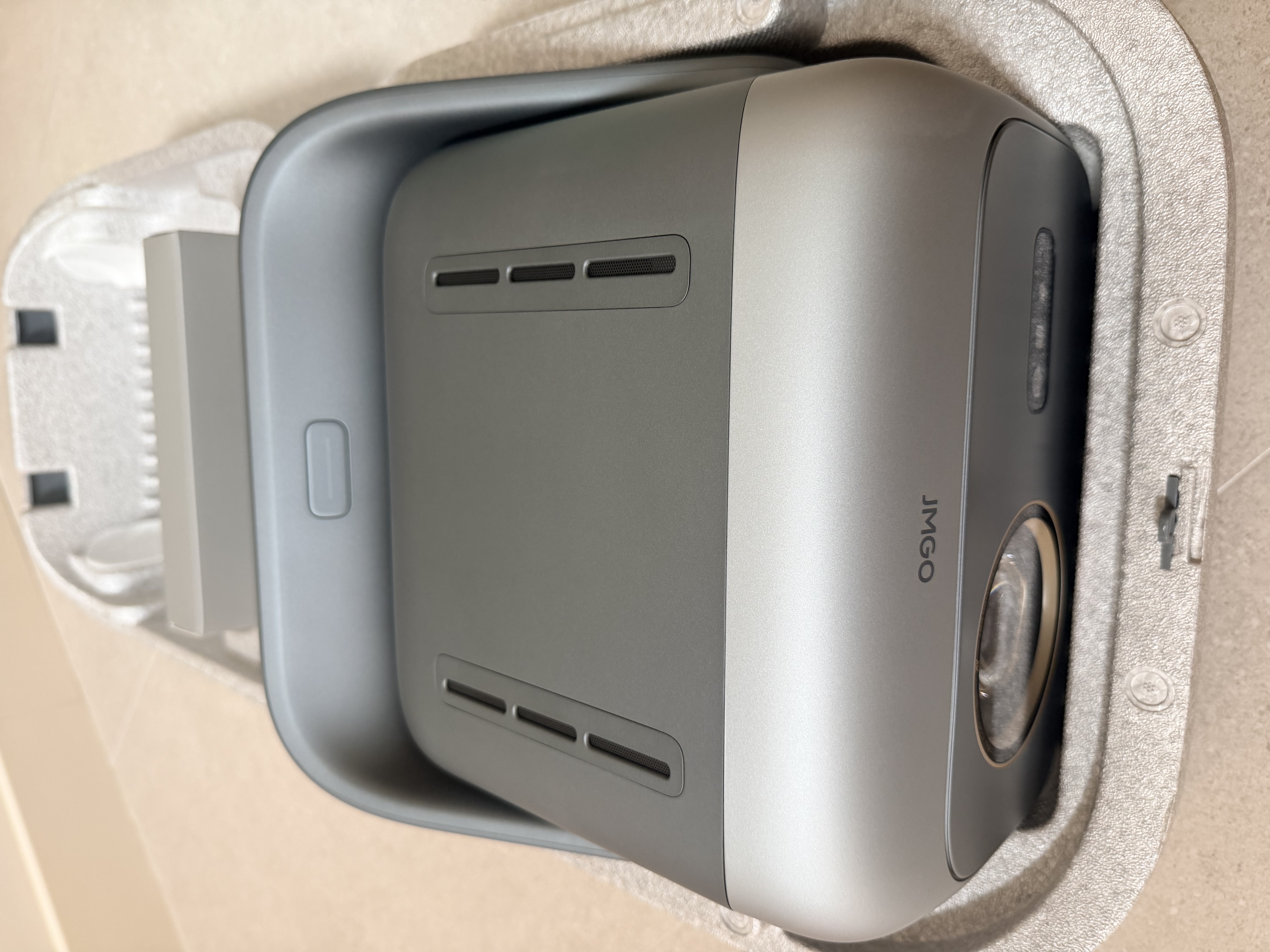 坚果投影（JMGO）N5S Pro Max 4K超高清三色激光云台投影仪家用 变焦移轴投影机家庭影院 看球赛国家补贴4000CVIA 实拍图