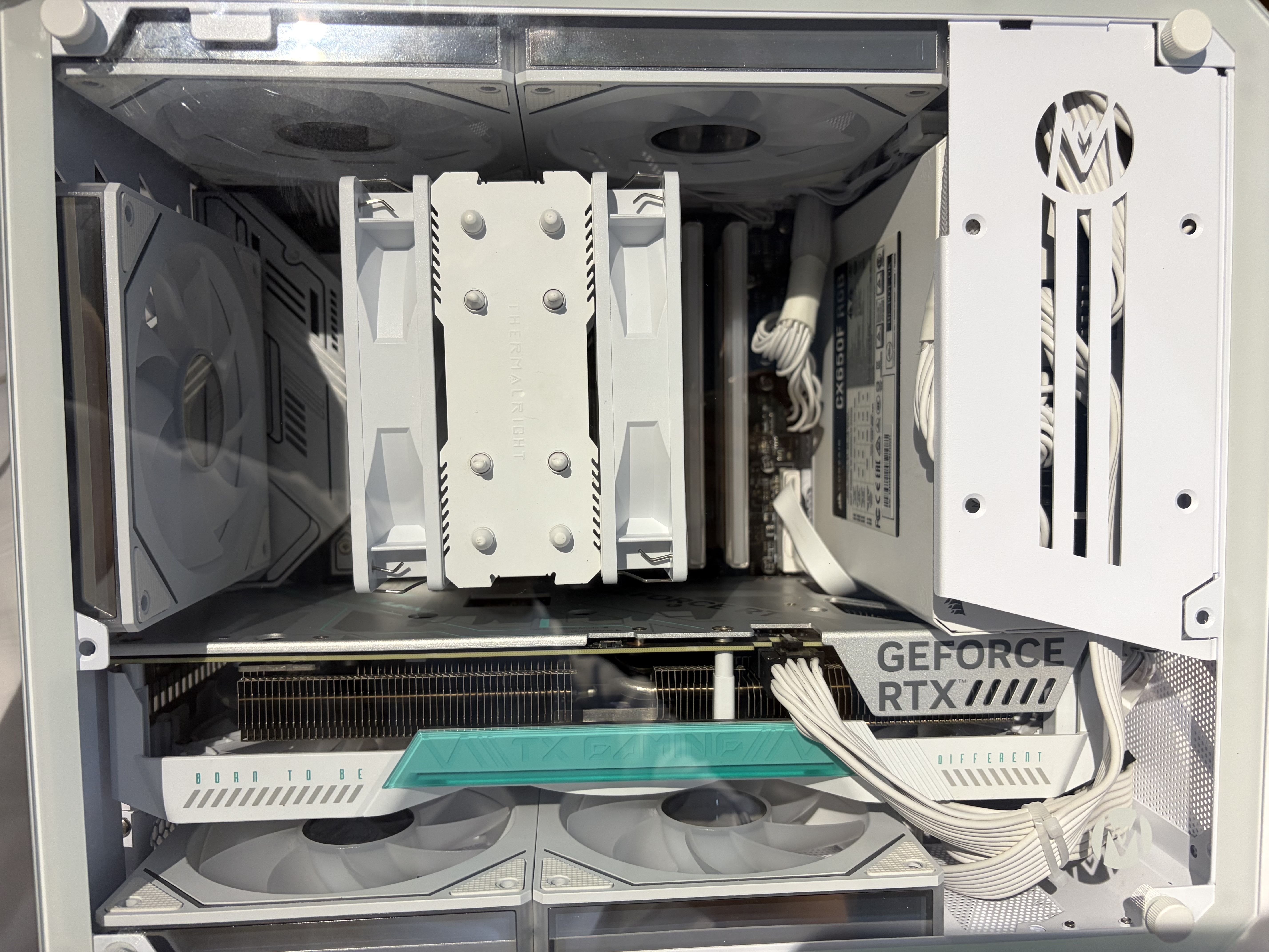 方糖机械大师  酷方 C28脉冲 兼容 MATX/ITX主板机箱  240水冷/仅支持SFX/L电源， 风冷散热/支持ATX14cm电源 极地白 官方标配 实拍图