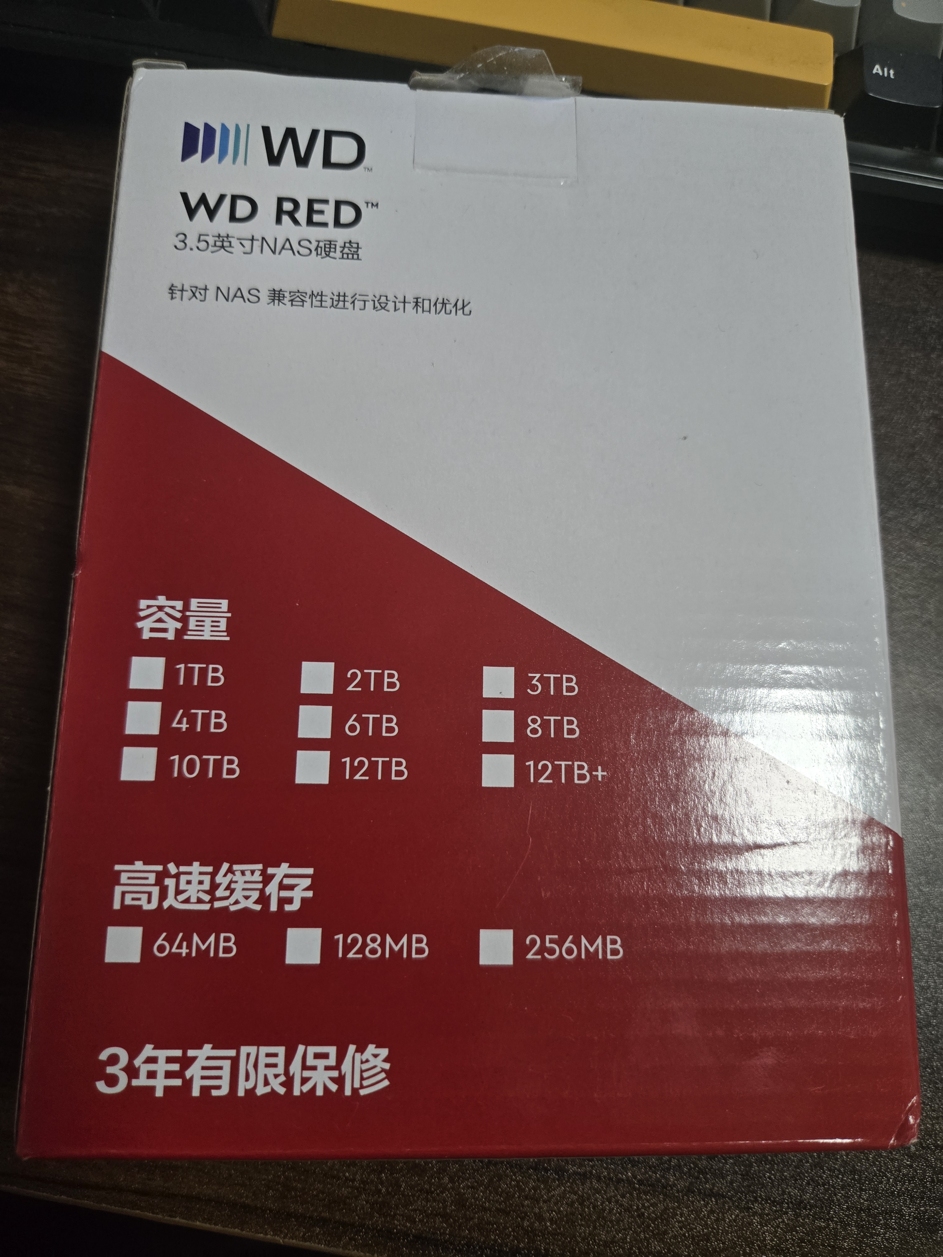 西部数据（WD）NAS机械硬盘 WD Red Pro西数红盘 22TB 7200转512MB SATA CMR垂直 NAS专用硬盘 3.5英寸 WD221KFGX 实拍图