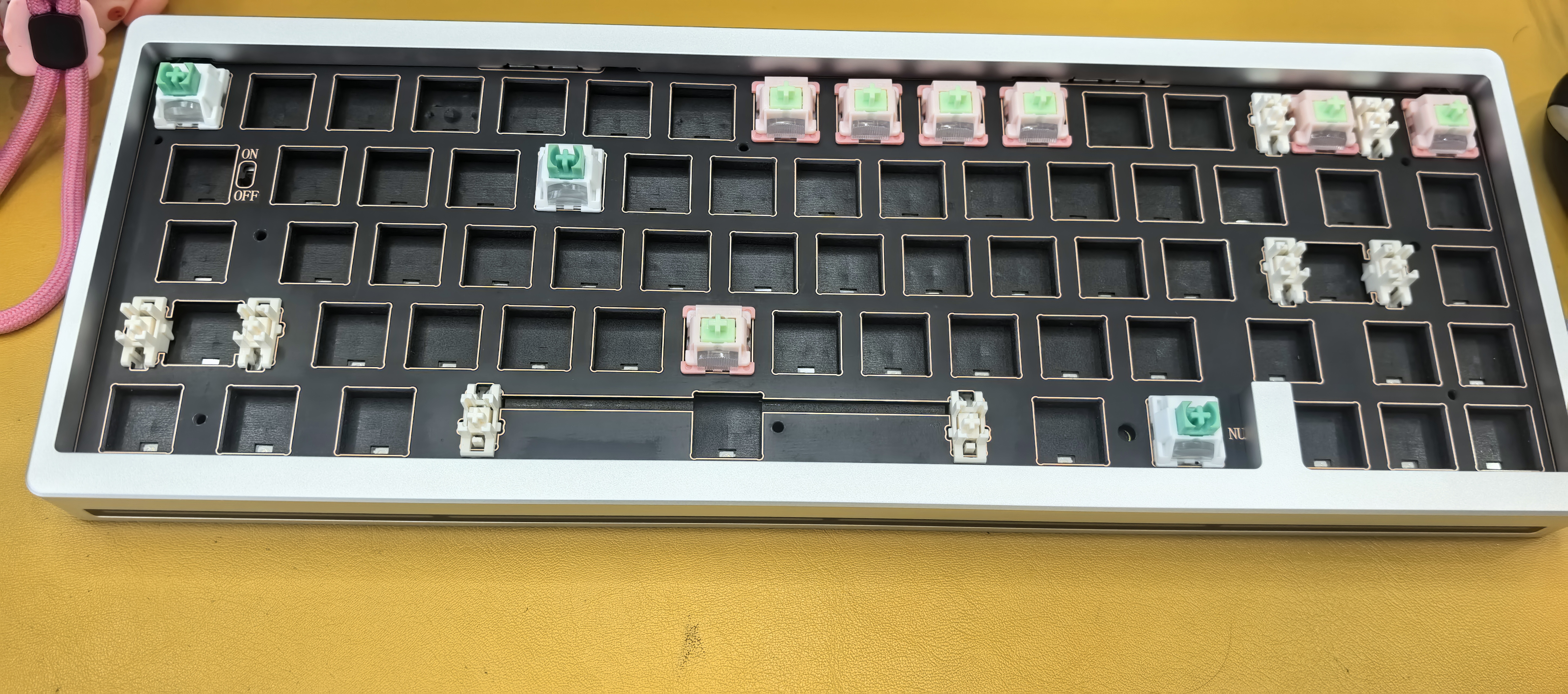 维咖（weikav）NUT65客制化机械键盘三模金属铝坨坨套件 热升华主题键帽 蓝牙无线有线 碰珠快拆结构全键热插拔 流光银-阳极-套件 实拍图