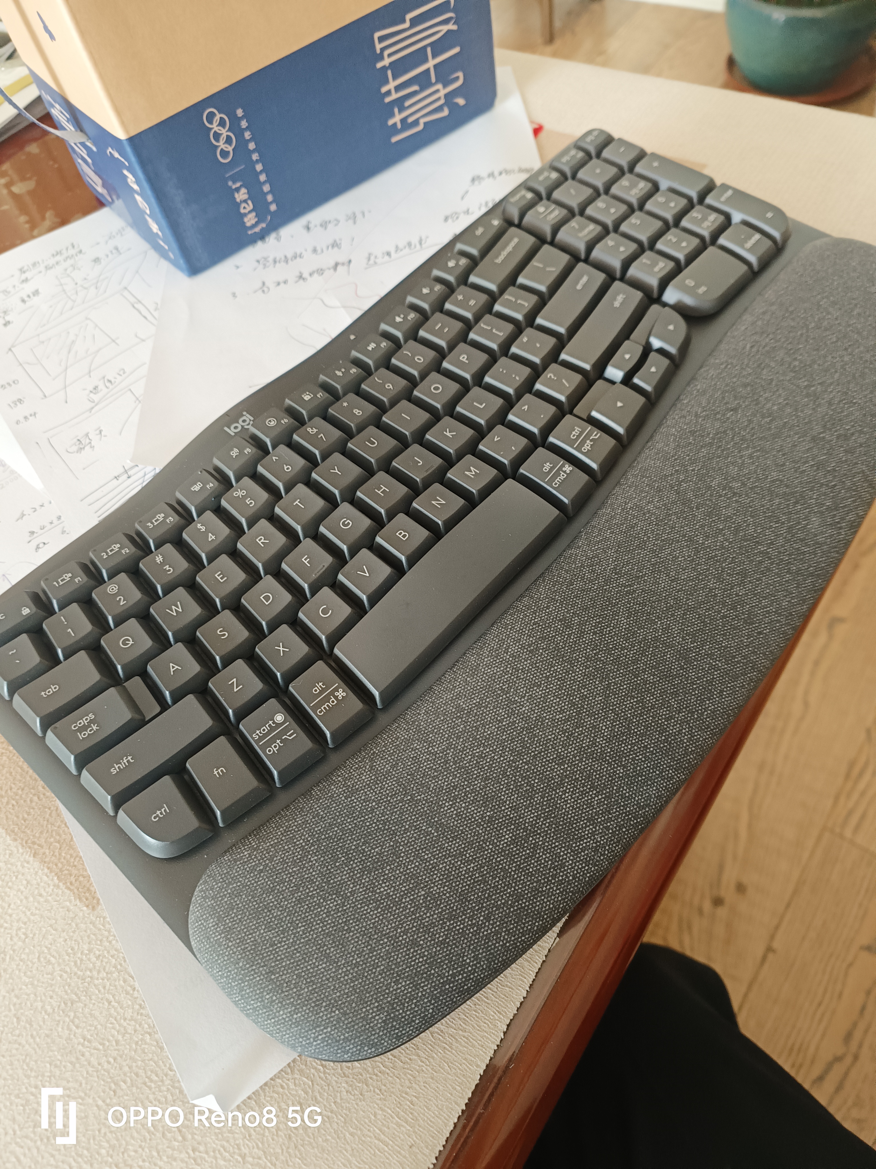 罗技（Logitech）Wave Keys人体工学键盘无线蓝牙办公平板ipad键盘Mac笔记本薄膜98配列键盘家用双模带掌托倾角支架 Wave Keys黑色(带Bolt接收器) 实拍图