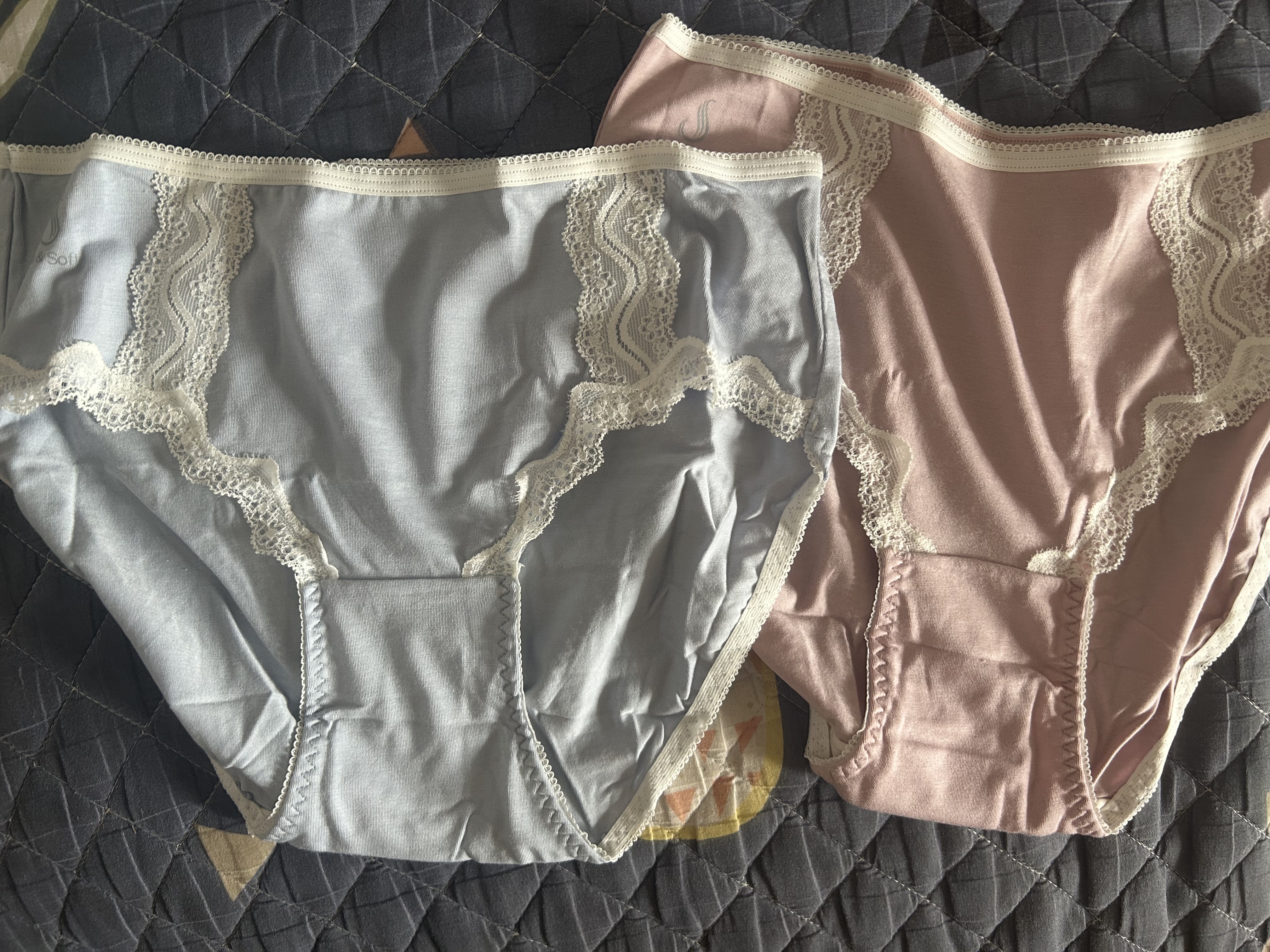 红豆【商场同款】内裤女柔滑棉莫含真丝弹力中腰蕾丝边三角内裤2条装 实拍图