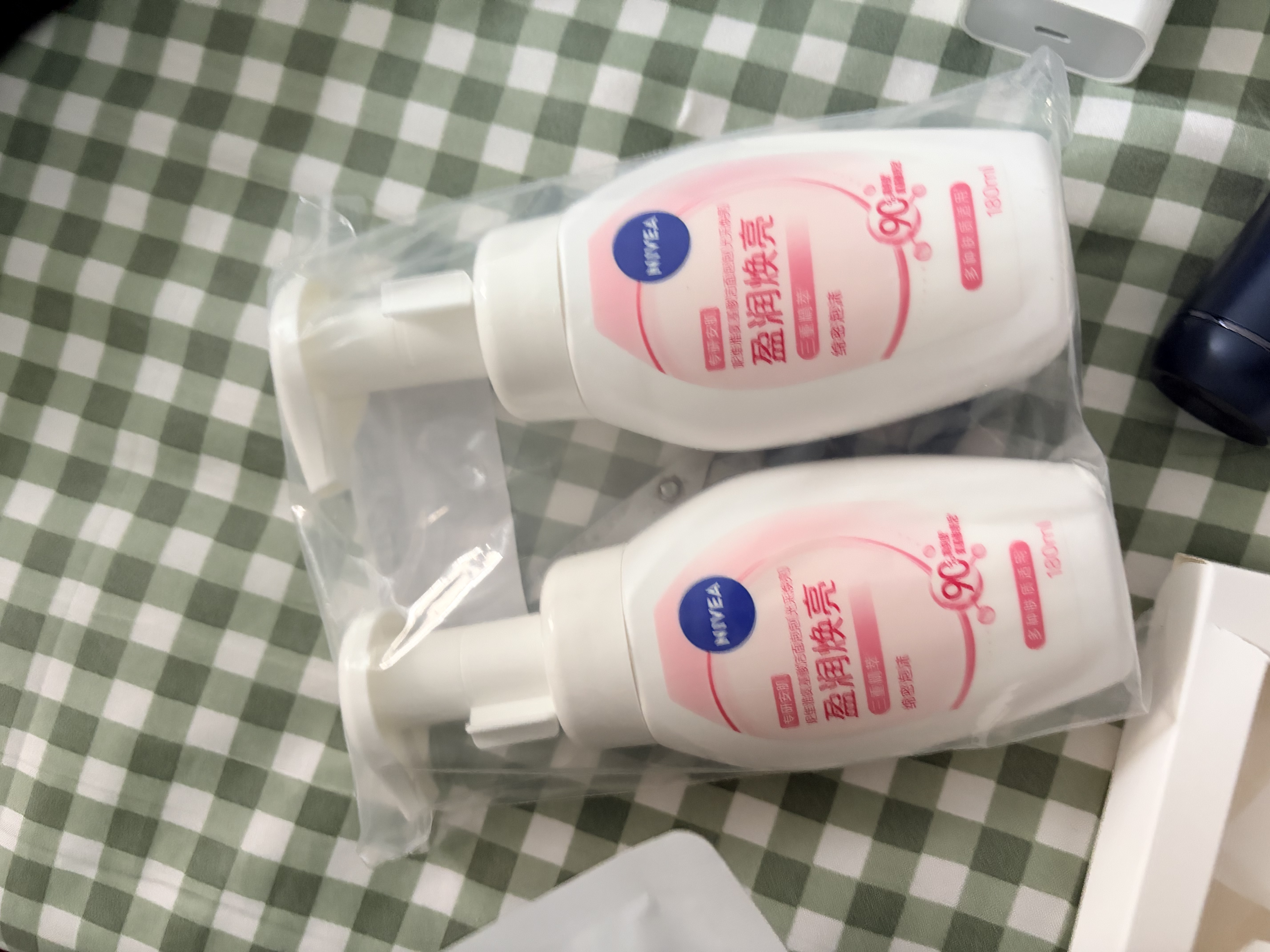 妮维雅（NIVEA）氨基酸洁面光采焕亮泡沫洗面奶180ml*2氨基酸洗面奶泡沫礼物 实拍图