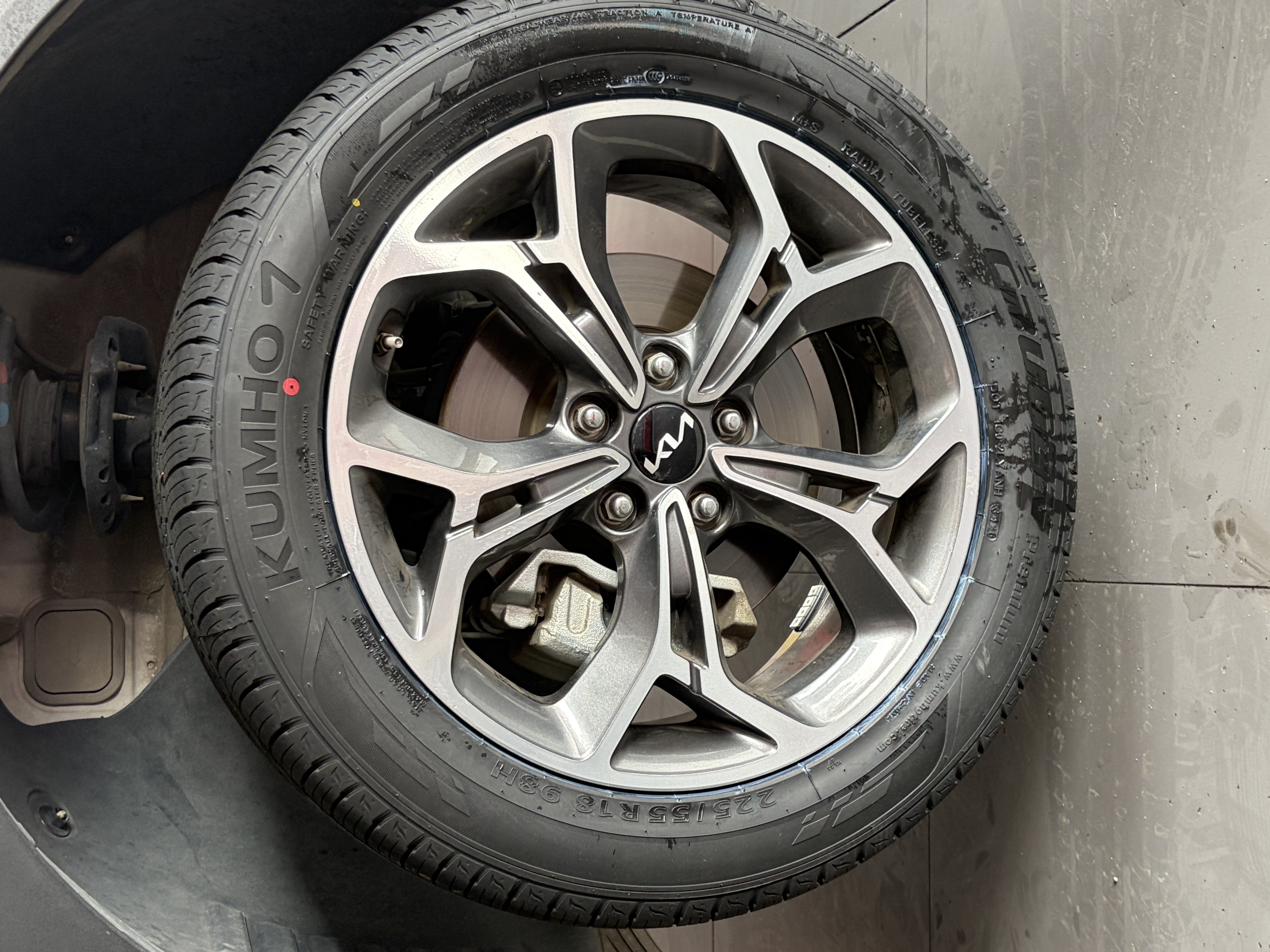 锦湖KUMHO汽车轮胎 225/55R18 98H KL33 原配新途胜/新ix35/欧蓝德 实拍图