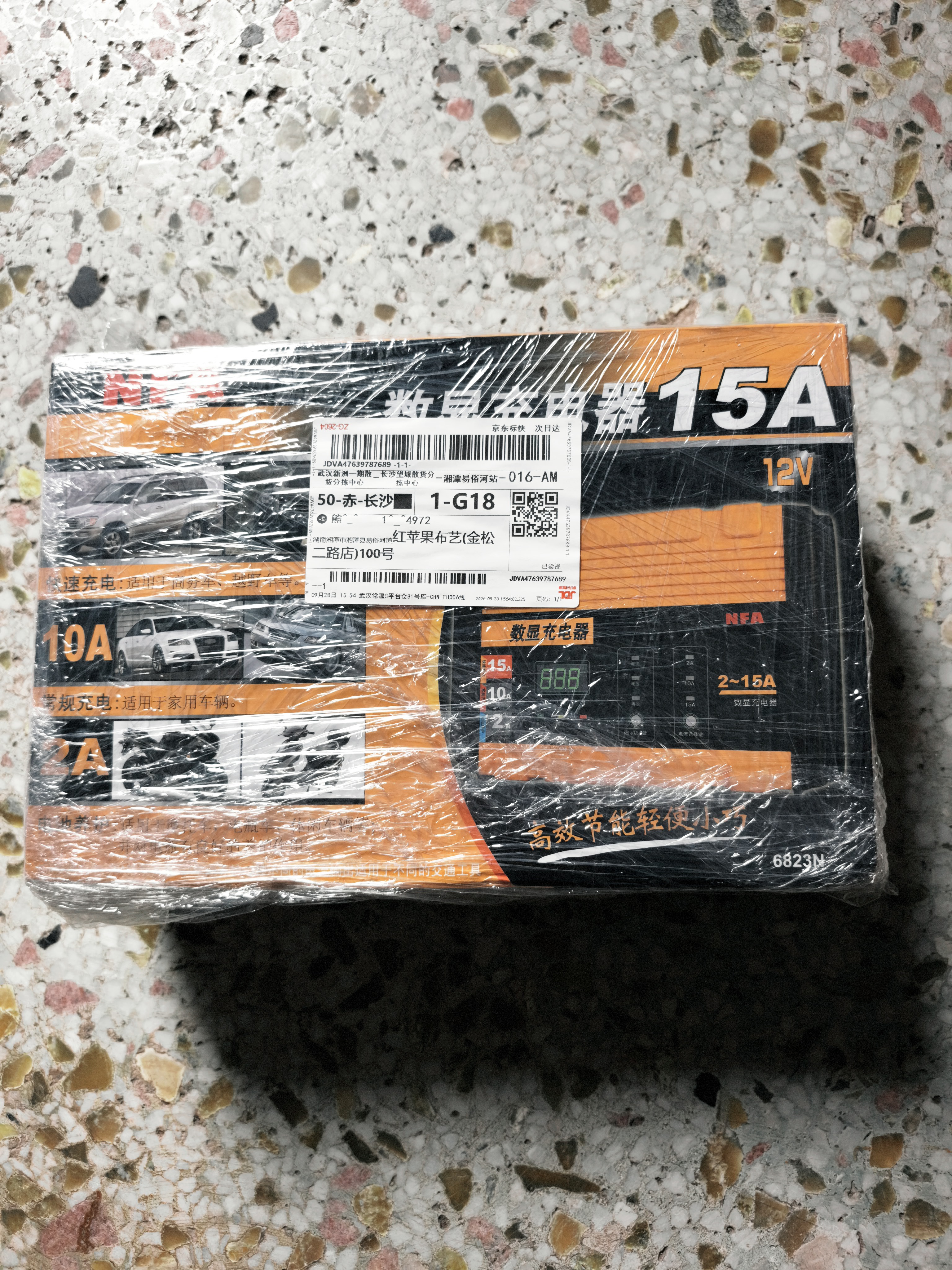 纽福克斯汽车电瓶充电器电池修复AGM启停GEL/EFB4S店私家车充电机 6823N 15A/12v 脉冲修复 全自动充电 (4S店强推) 实拍图