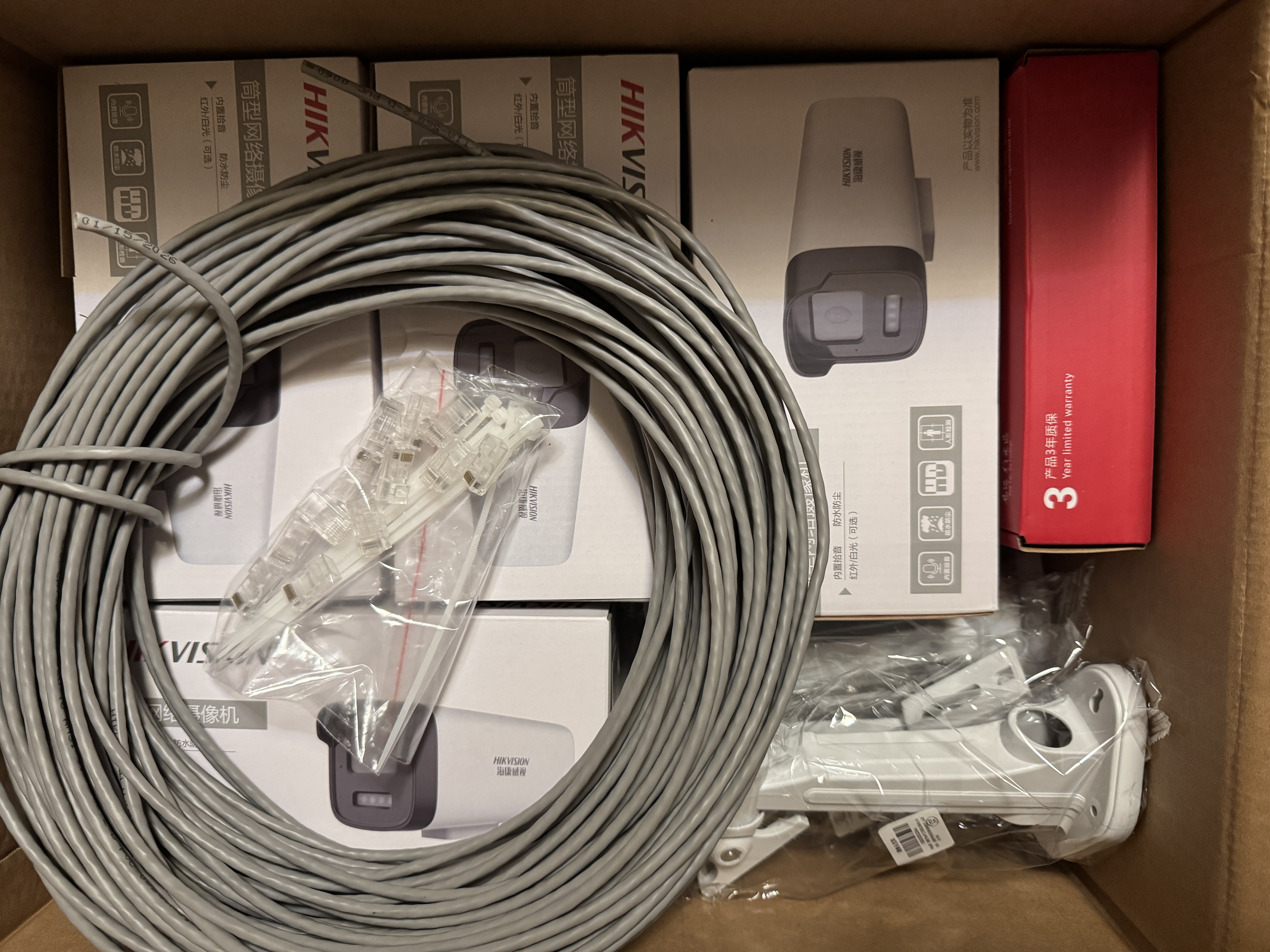 海康威视（HIKVISION）摄像头监控套装400万室外室内全彩夜视POE网线供电手机远程全套4路带2TB硬盘K24H-LT 实拍图