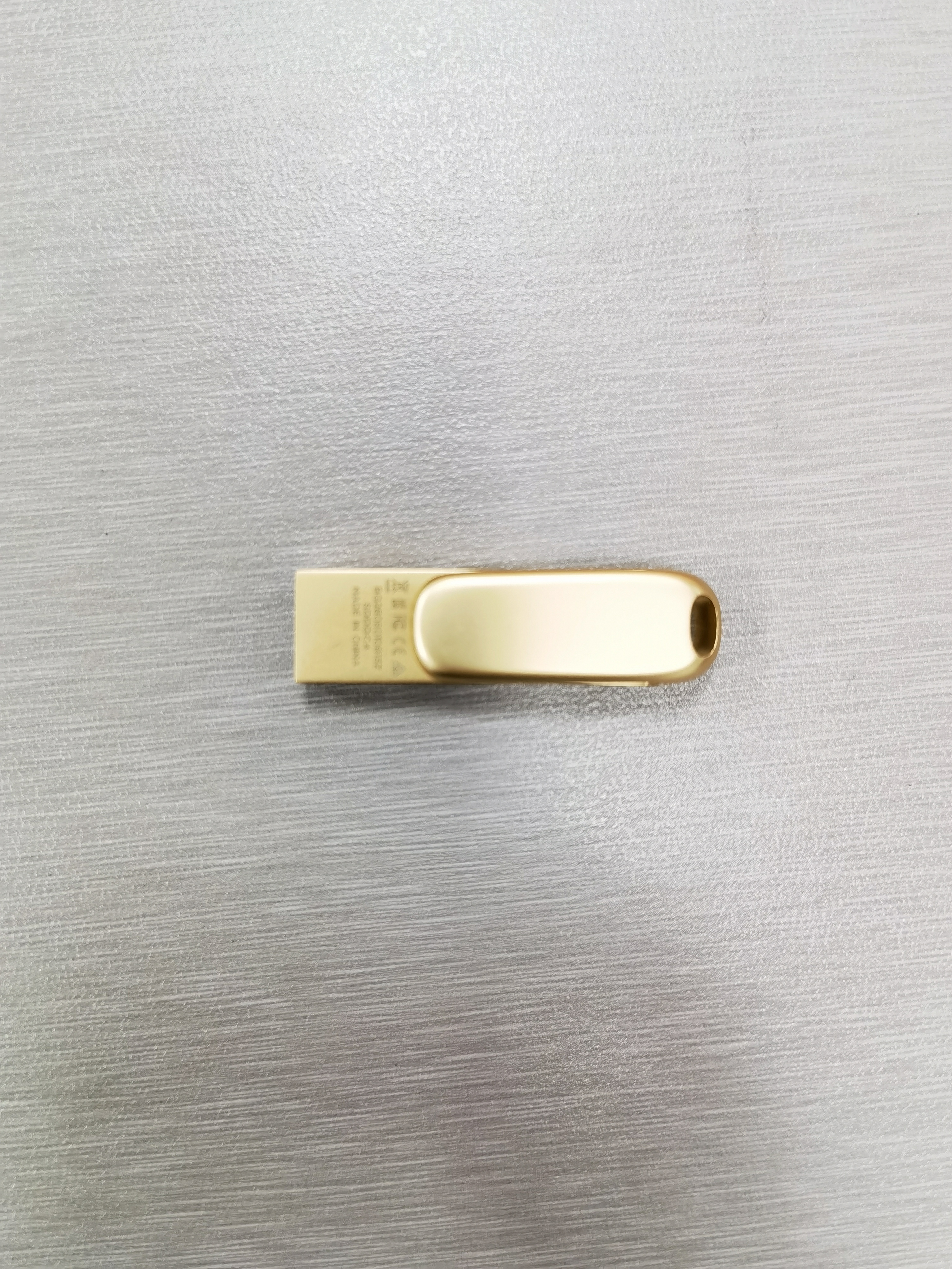 Sandisk闪迪256GB Type-C USB3.2 手机U盘DDC4金色 读速高达400MB/s 手机电脑两用 金属双接口大容量优盘 实拍图